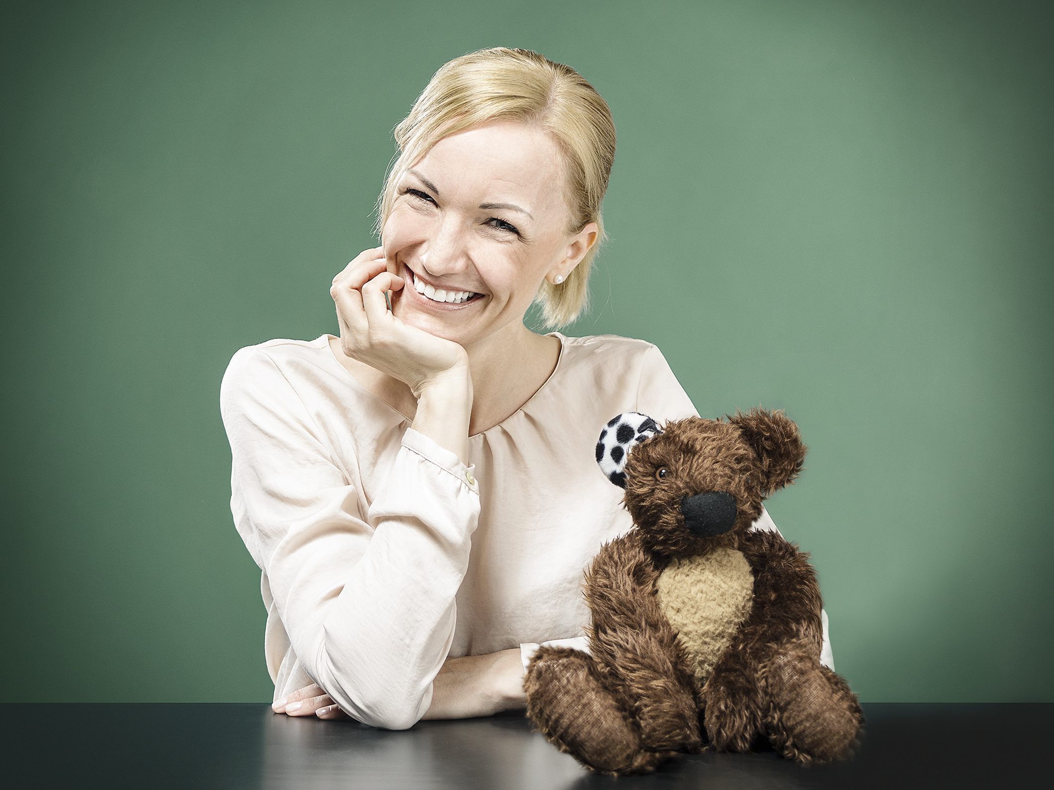 Ingrid Hofer mit Teddy Eddy. Ingrid Hofer mit Teddy Eddy.