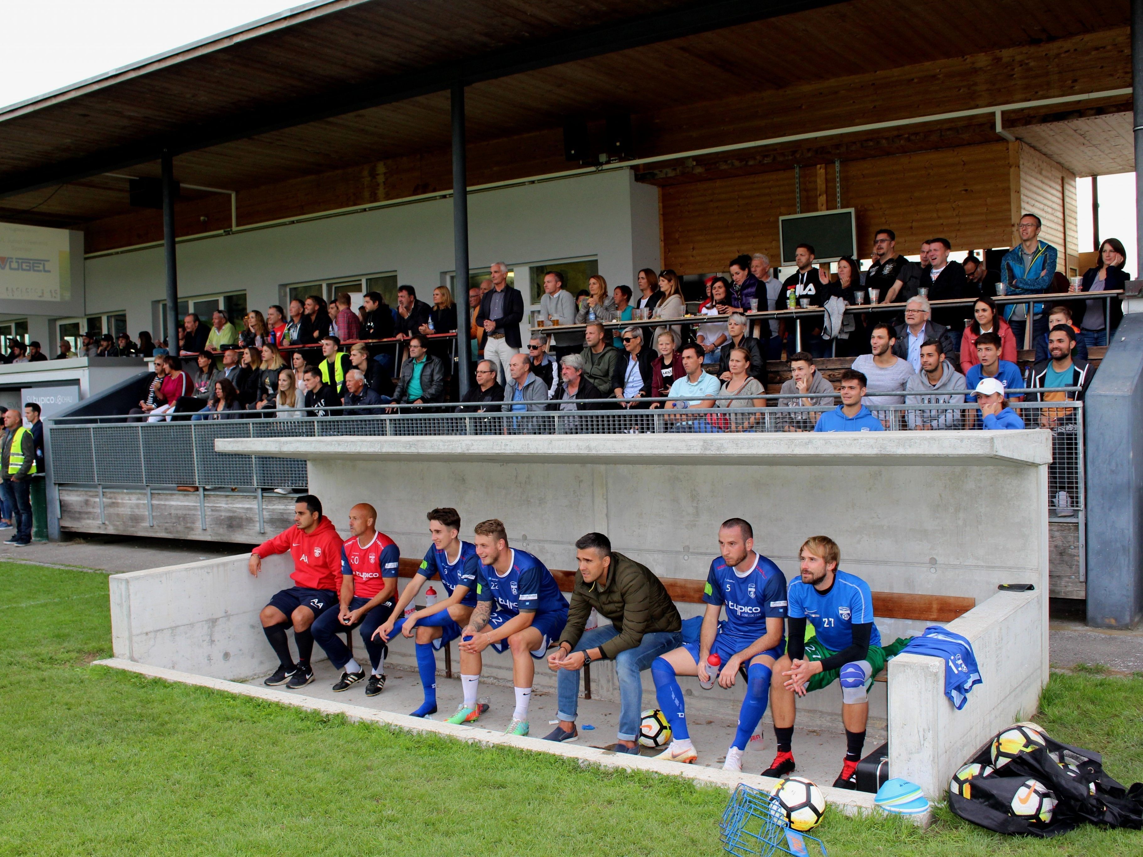 Einladung zum „Frühschoppen“ auf dem Fußballplatz: SV typico Lochau spielt gegen den FC Andelsbuch – 26. Oktober um 10.30 Uhr.