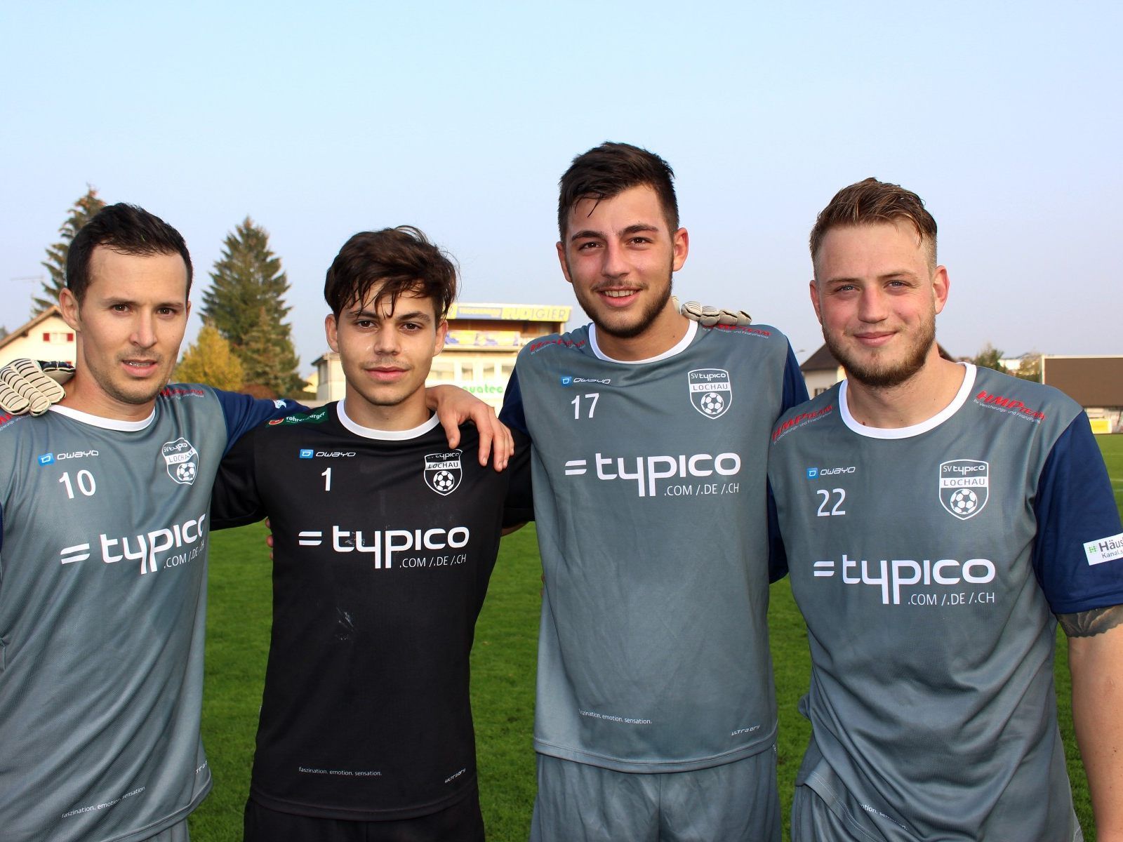 Torschütze Fabian Fink, Tormann Sandro Eichhübl, Kapitän Fabio Feldkircher und Doppeltorschütze Julian Rupp nach dem tollen Auswärtssieg gegen Austria Lustenau Amateure.