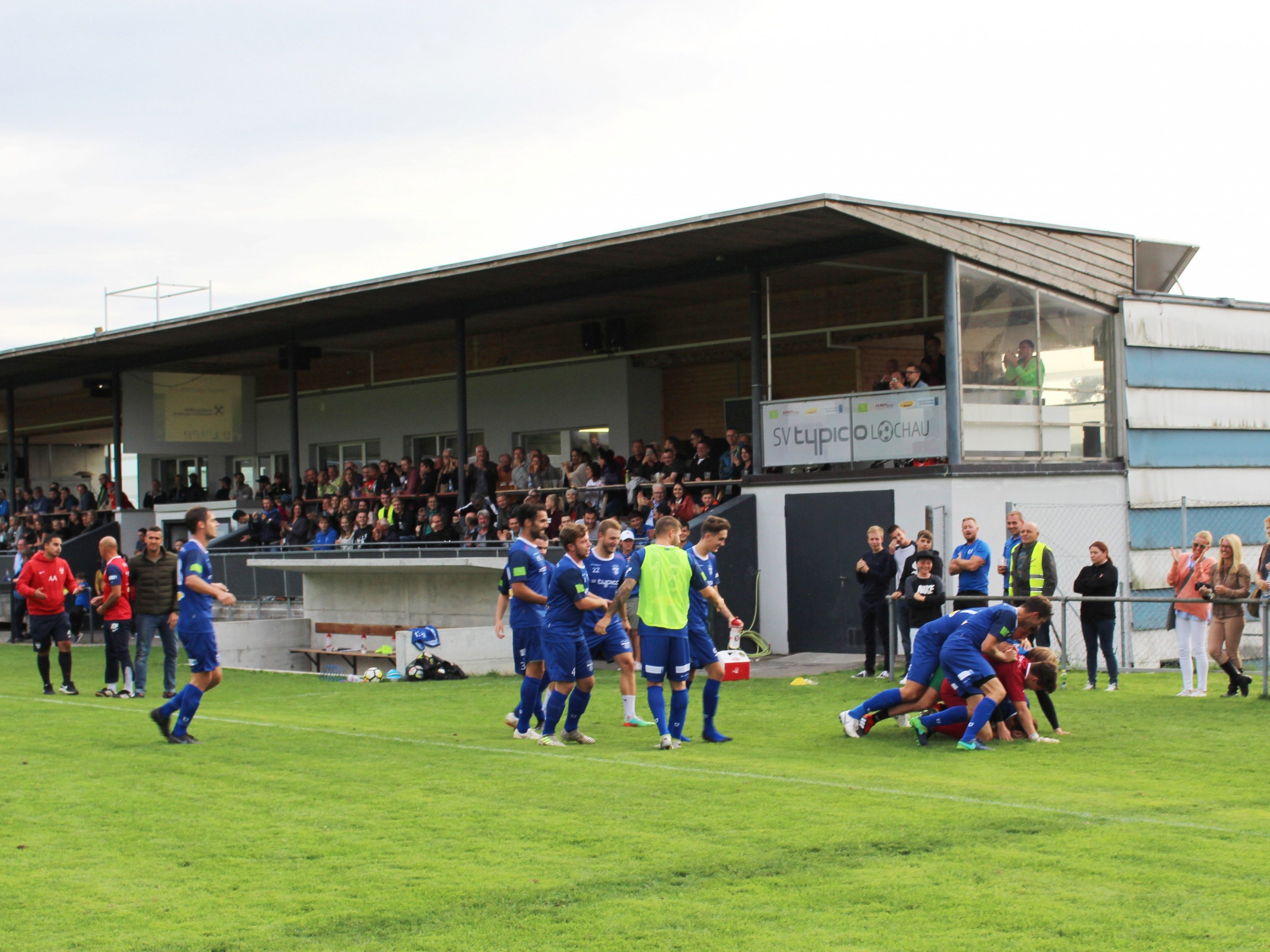 Ein volles Haus und beste Fußballstimmung: Der SV typico Lochau lädt am Samstag zum Heimspiel gegen den Dornbirner SV ins Stadion Hoferfeld. Ein volles Haus und beste Fußballstimmung: Der SV typico Lochau lädt am Samstag zum Heimspiel gegen den Dornbirner SV ins Stadion Hoferfeld.