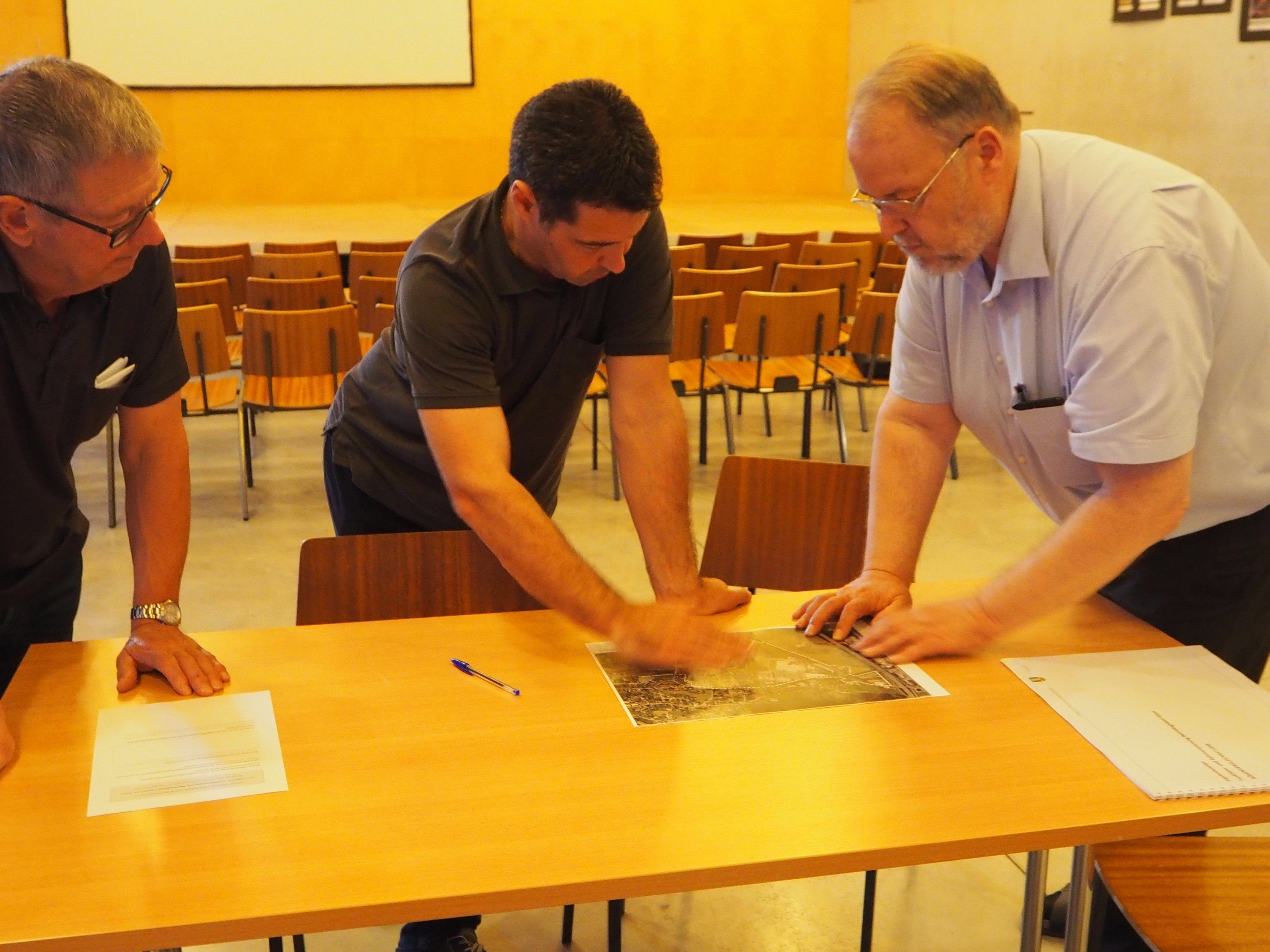 Interesse, Diskussion, Input Feedback. Die Klauser zeigten großes Interesse an der Bürgerwerkstatt Interesse, Diskussion, Input Feedback. Die Klauser zeigten großes Interesse an der Bürgerwerkstatt