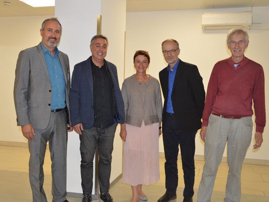 v.l. Harald Bertsch, Verwaltungsdirektor LKH Bludenz, Klaus Engstler, Stellenleiter Hospiz, Hildegard Burtscher, Leiterin der Seelsorger des LKH Bludenz, Karl Bitschnau, Leiter Hospiz Vorarlberg und Elmar Simma, Pfarrer v.l. Harald Bertsch, Verwaltungsdirektor LKH Bludenz, Klaus Engstler, Stellenleiter Hospiz, Hildegard Burtscher, Leiterin der Seelsorger des LKH Bludenz, Karl Bitschnau, Leiter Hospiz Vorarlberg und Elmar Simma, Pfarrer