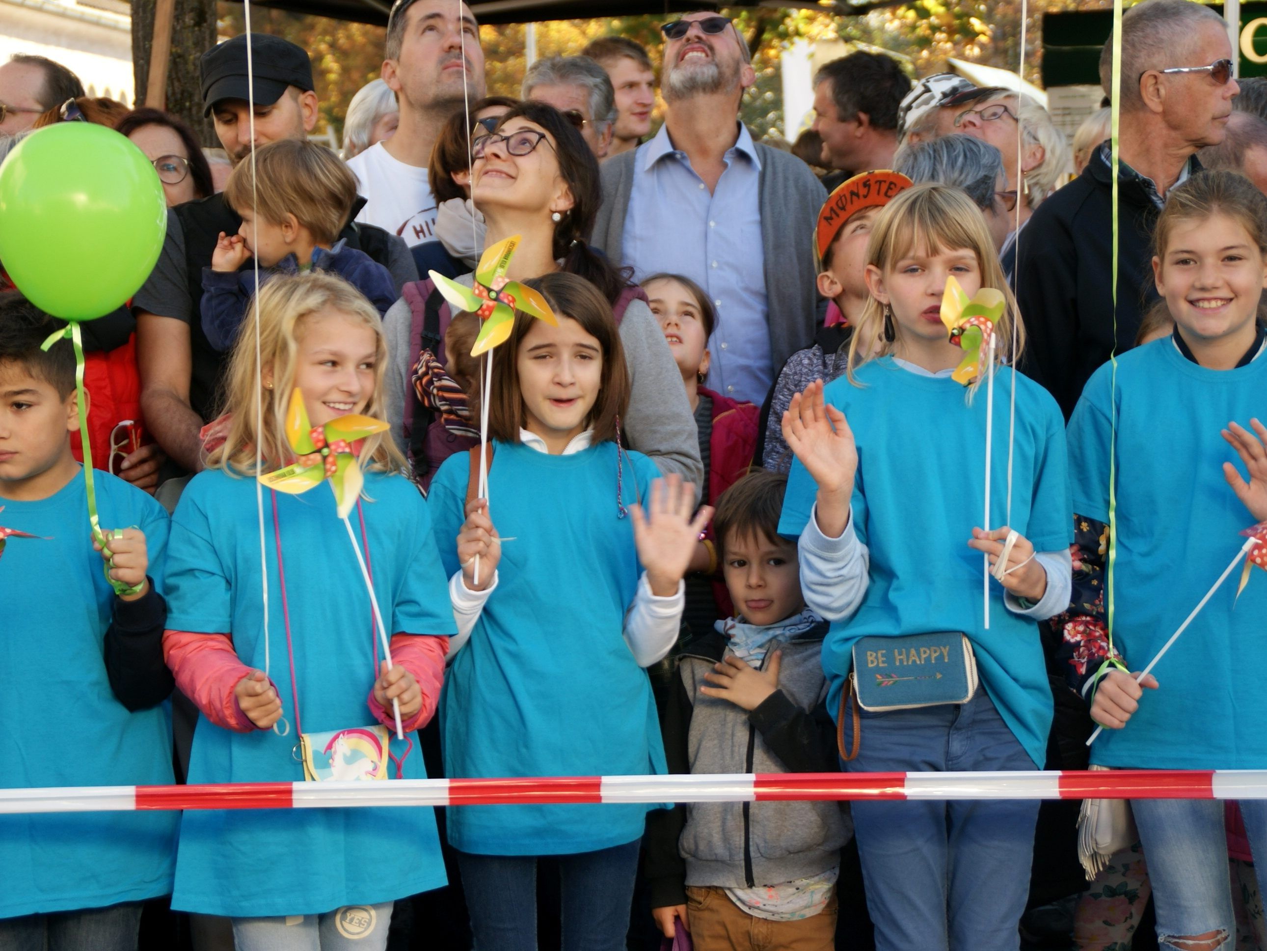 Die Kinder der VS-Hasenfeld standen Spalier