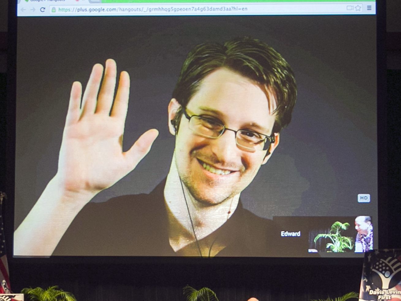 Edward Snowden spricht bei einem Symposium über Menschenrechte via Livestream. Edward Snowden spricht bei einem Symposium über Menschenrechte via Livestream.