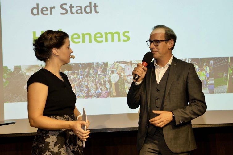 Bürgermeister Dieter Egger erläutert die Hohenemser Erfolgsgeschichte.