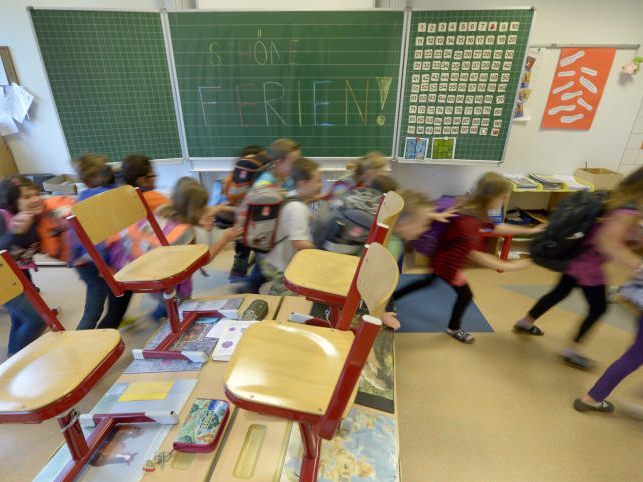 Ministerium erwägt Verlagerung der Entscheidung in Bildungsregionen bzw. Bundesland Ministerium erwägt Verlagerung der Entscheidung in Bildungsregionen bzw. Bundesland