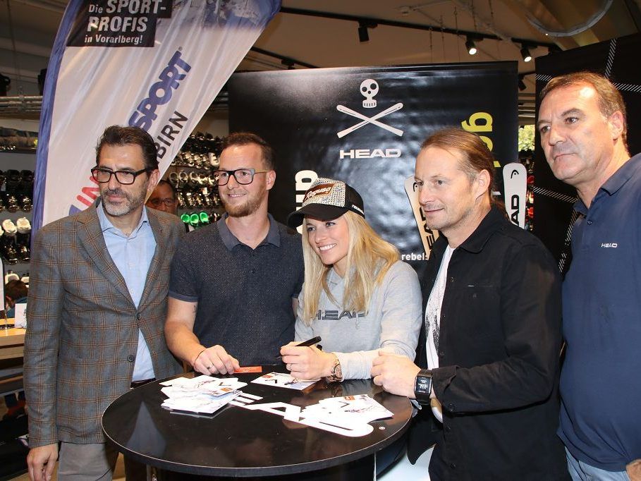 Skistar Lara Gut im Intersport Dornbirn zu Gast