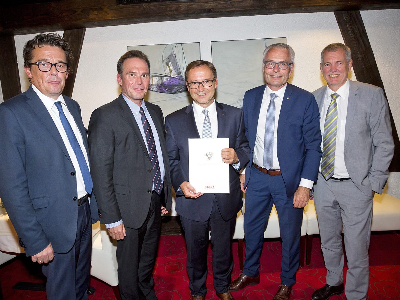 Hans Peter Metzler (WKV-Präsident), Michael Amann (Geschäftsführer der Sparte Bank und Versicherung in der WKV), Werner Böhler (Vorstandsvorsitzender der Dornbirner Sparkasse), Anton Steinberger (Vorstandsvorsitzender Sparkasse Feldkirch) und Robert Sturn (Vorstand der Vorarlberger Landesversicherung). Hans Peter Metzler (WKV-Präsident), Michael Amann (Geschäftsführer der Sparte Bank und Versicherung in der WKV), Werner Böhler (Vorstandsvorsitzender der Dornbirner Sparkasse), Anton Steinberger (Vorstandsvorsitzender Sparkasse Feldkirch) und Robert Sturn (Vorstand der Vorarlberger Landesversicherung).