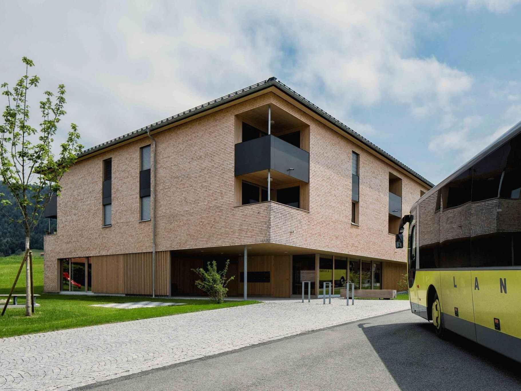 Das Generationenhaus im Zentrum von Krumbach ist eines von fünf neuen Gebäuden im Zentrum, die höchste Energiestandards erfüllen Das Generationenhaus im Zentrum von Krumbach ist eines von fünf neuen Gebäuden im Zentrum, die höchste Energiestandards erfüllen