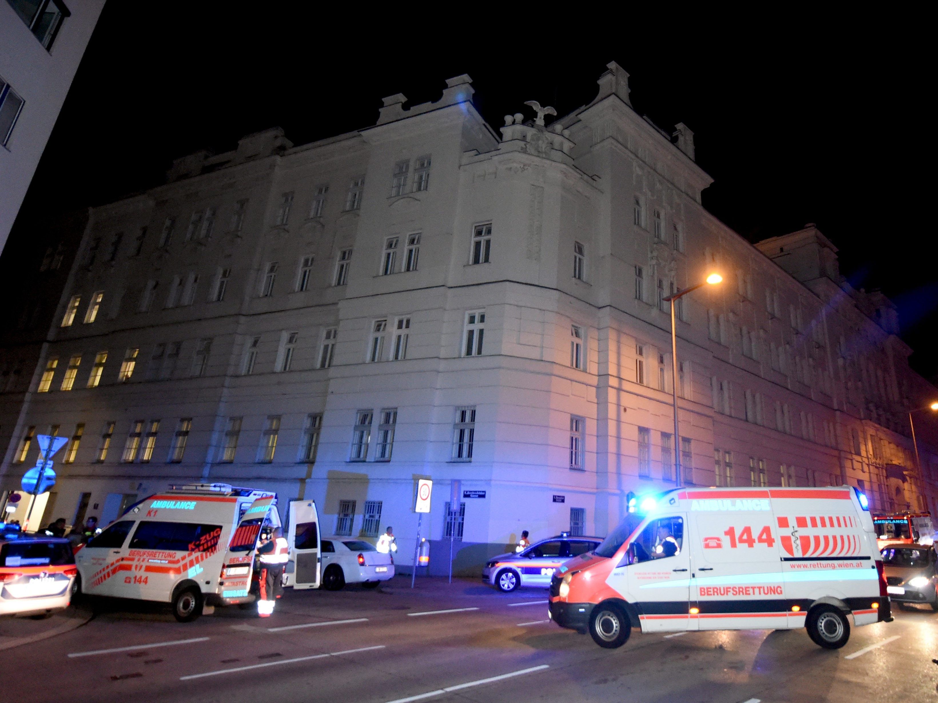 Die Häftlinge legten im Polizeianhaltezentrum am Hernalser Gürtel Feuer. Die Häftlinge legten im Polizeianhaltezentrum am Hernalser Gürtel Feuer.
