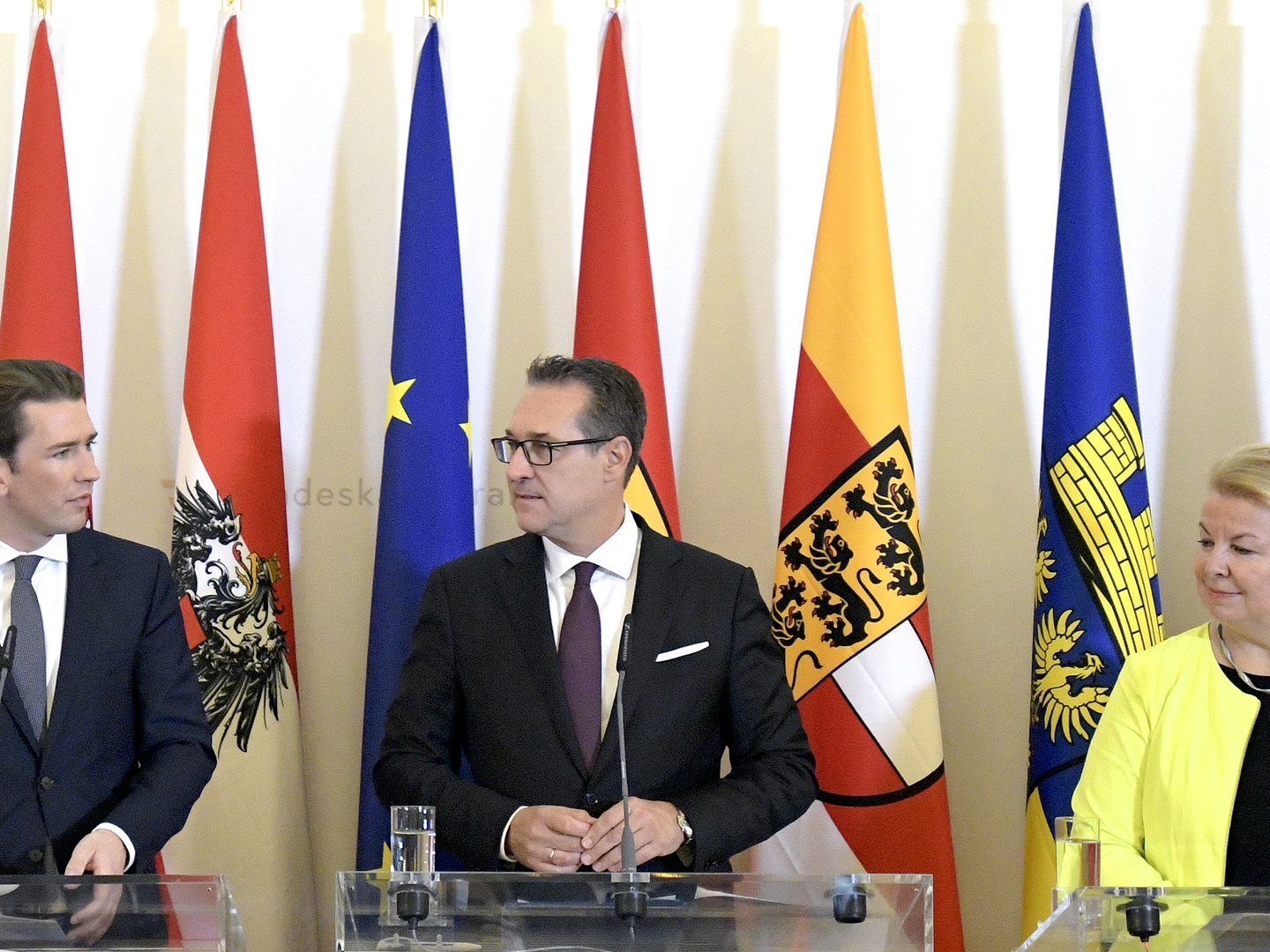 Bundeskanzler Sebastian Kurz, Vizekanzler Heinz-Christian Strache und Sozialministerin Beate Hartinger-Klein versprechen, dass keine Leistung schlechter wird. Bundeskanzler Sebastian Kurz, Vizekanzler Heinz-Christian Strache und Sozialministerin Beate Hartinger-Klein versprechen, dass keine Leistung schlechter wird.