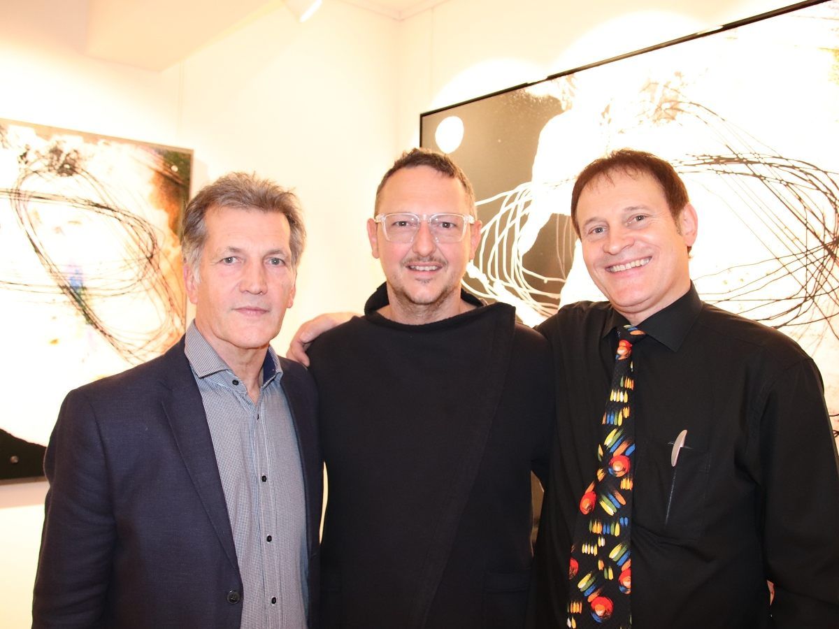 Die Künstler Werner Tiefenthaler und Jürgen Norbert Fux mit Hausherr Werner Böhler. Die Künstler Werner Tiefenthaler und Jürgen Norbert Fux mit Hausherr Werner Böhler.