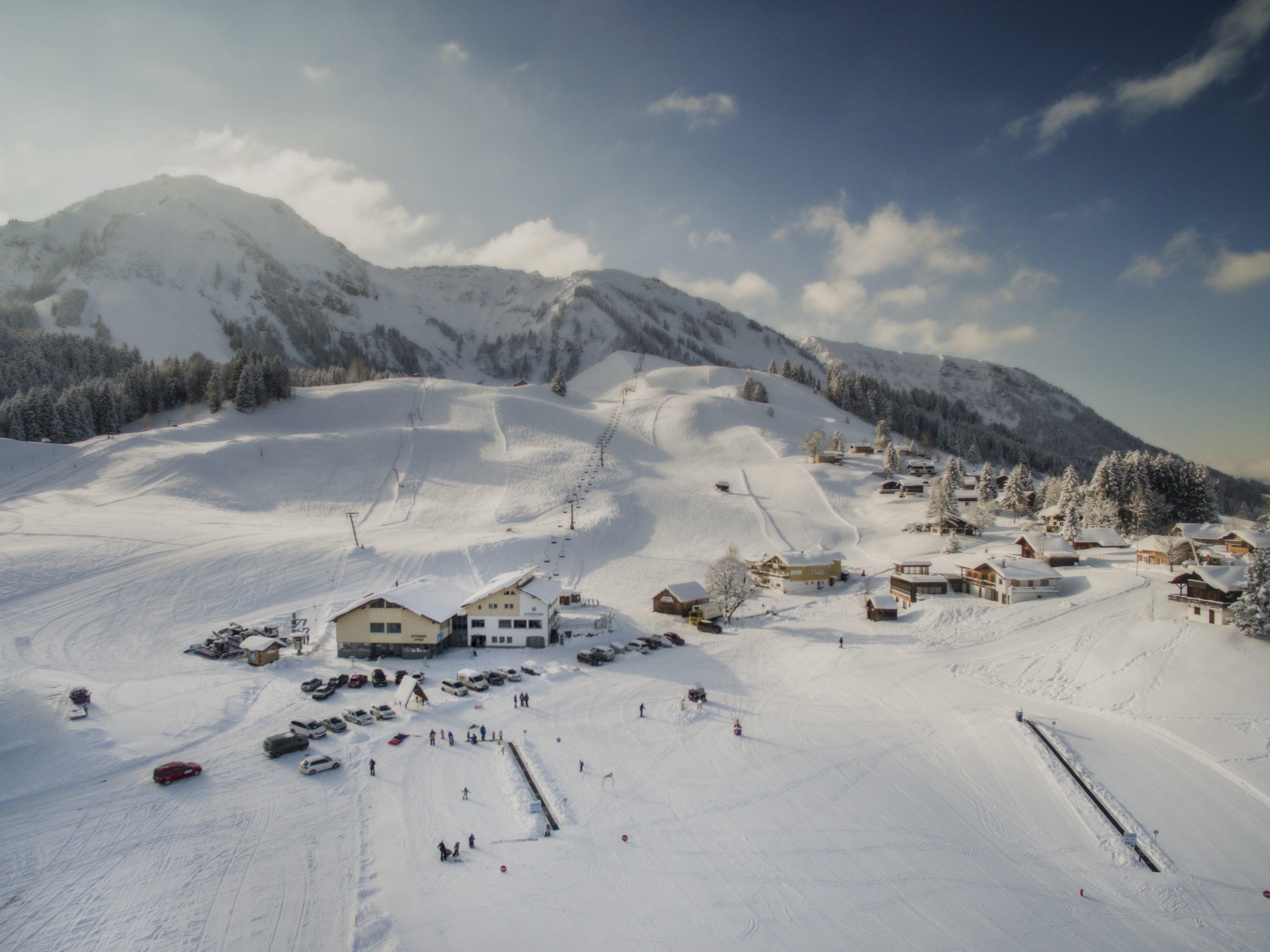 Das Skigebiet Schetteregg bietet sowohl für Anfänger mit dem kostenlosen Kinderland als auch für die ganze Familie Skispaß pur.