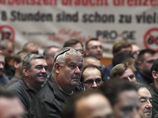 Metaller drohen mit Streik