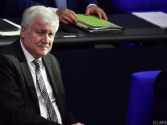 Seehofer will aber Innenminister bleiben