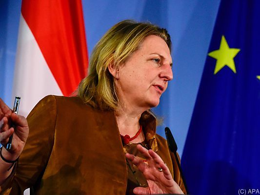 Kneissl will Sachverhaltsdarstellung abwarten Kneissl will Sachverhaltsdarstellung abwarten