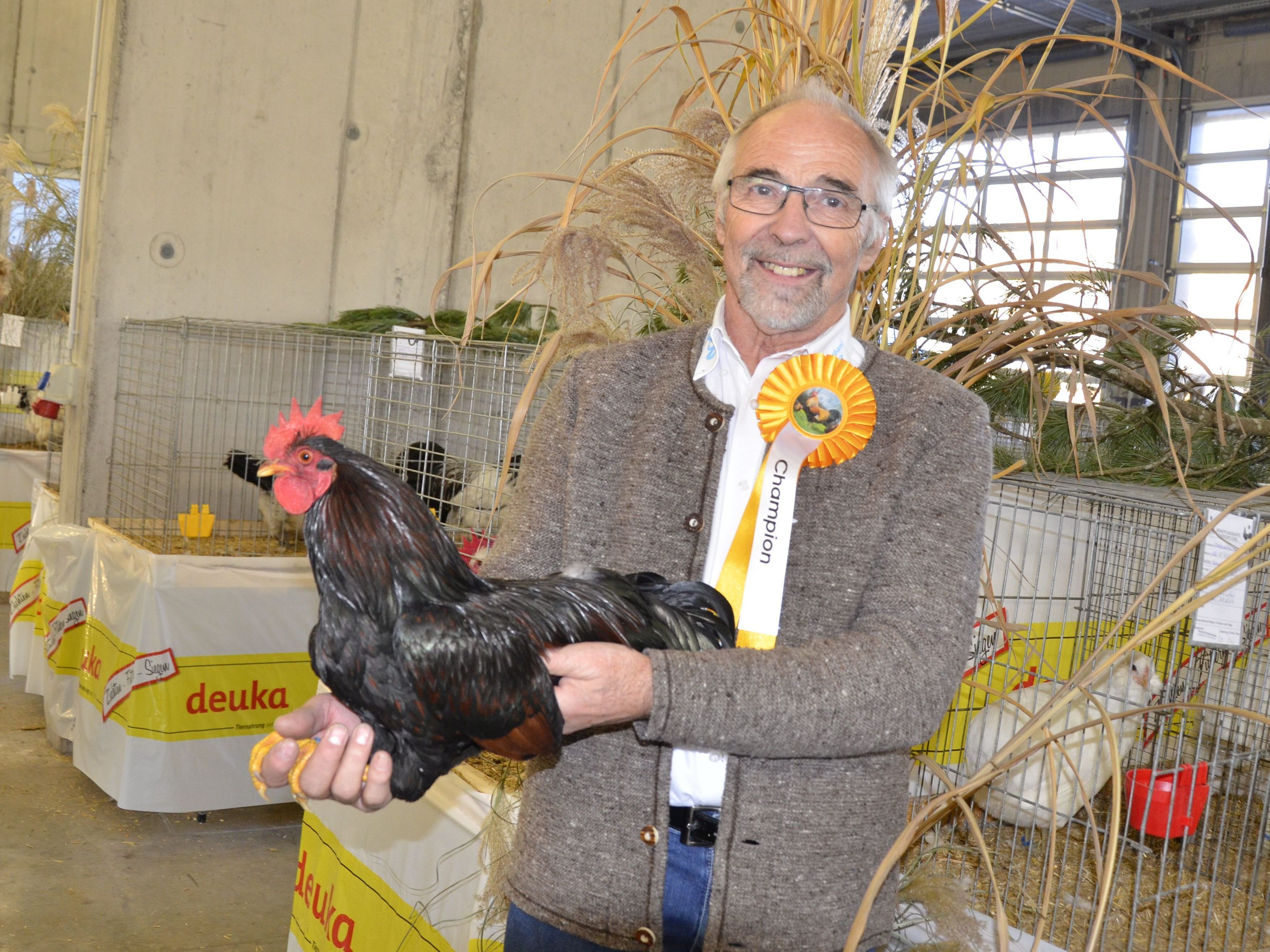 Auch Obmann Herman Steurer freut sich über seinen Champion