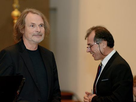 Solist Ulrich Müller-Froß und Dirigent Murat Üstün. Solist Ulrich Müller-Froß und Dirigent Murat Üstün.