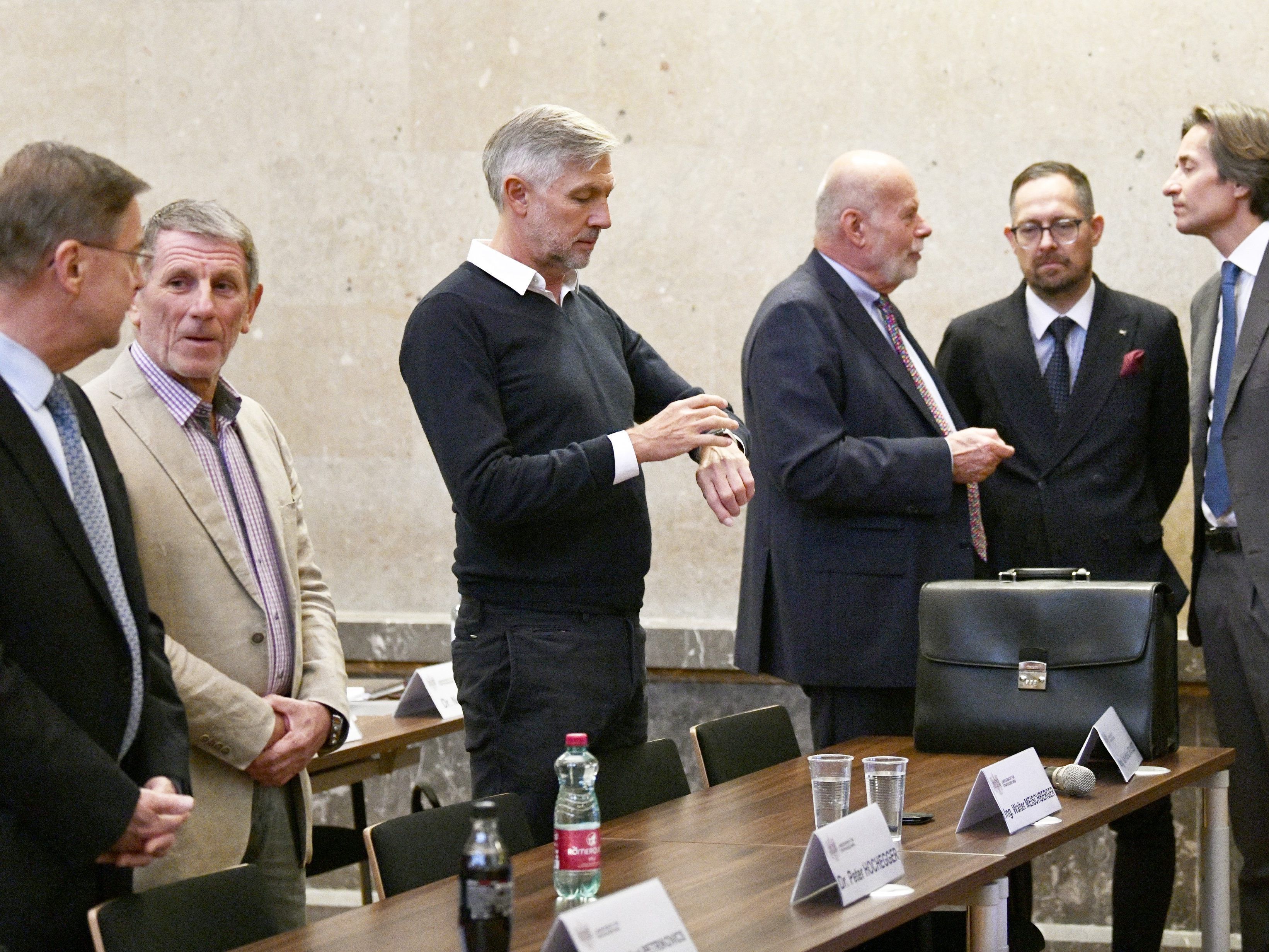 Gleich mehrere Männer saßen heute auf der Anklagebank.