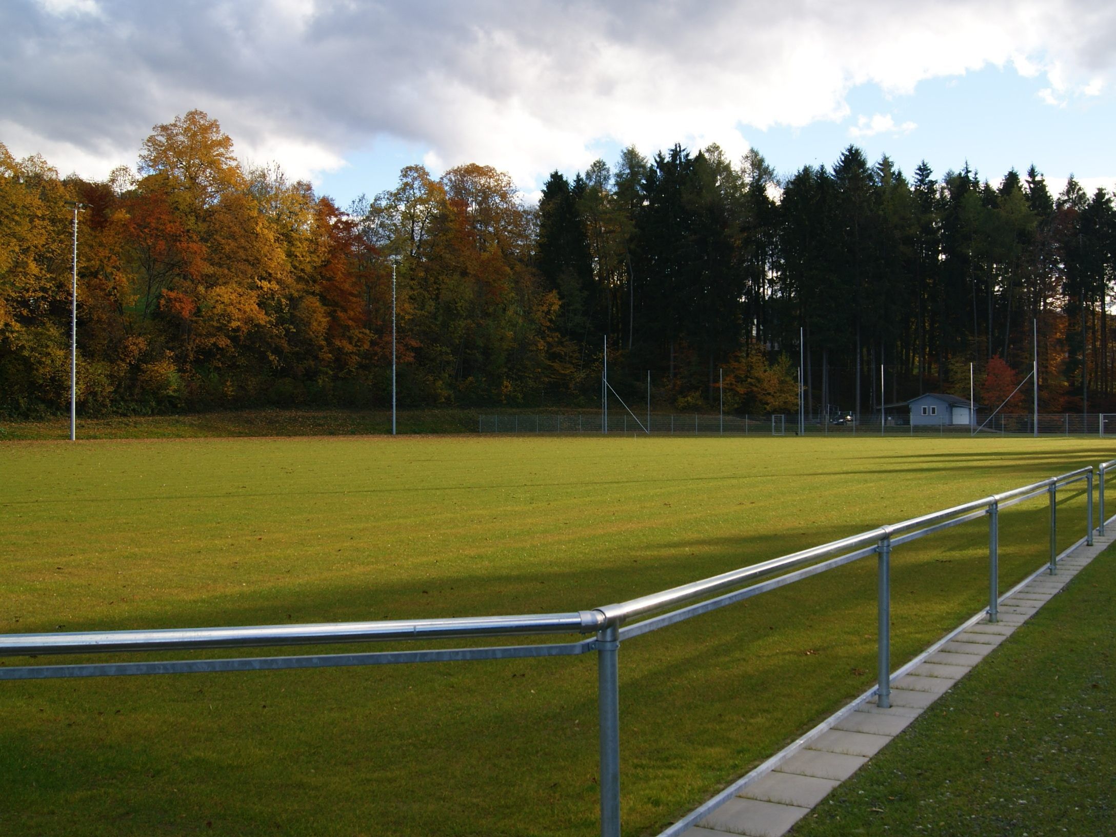 Der Übersaxner Fußballplatz ist fast fertig.