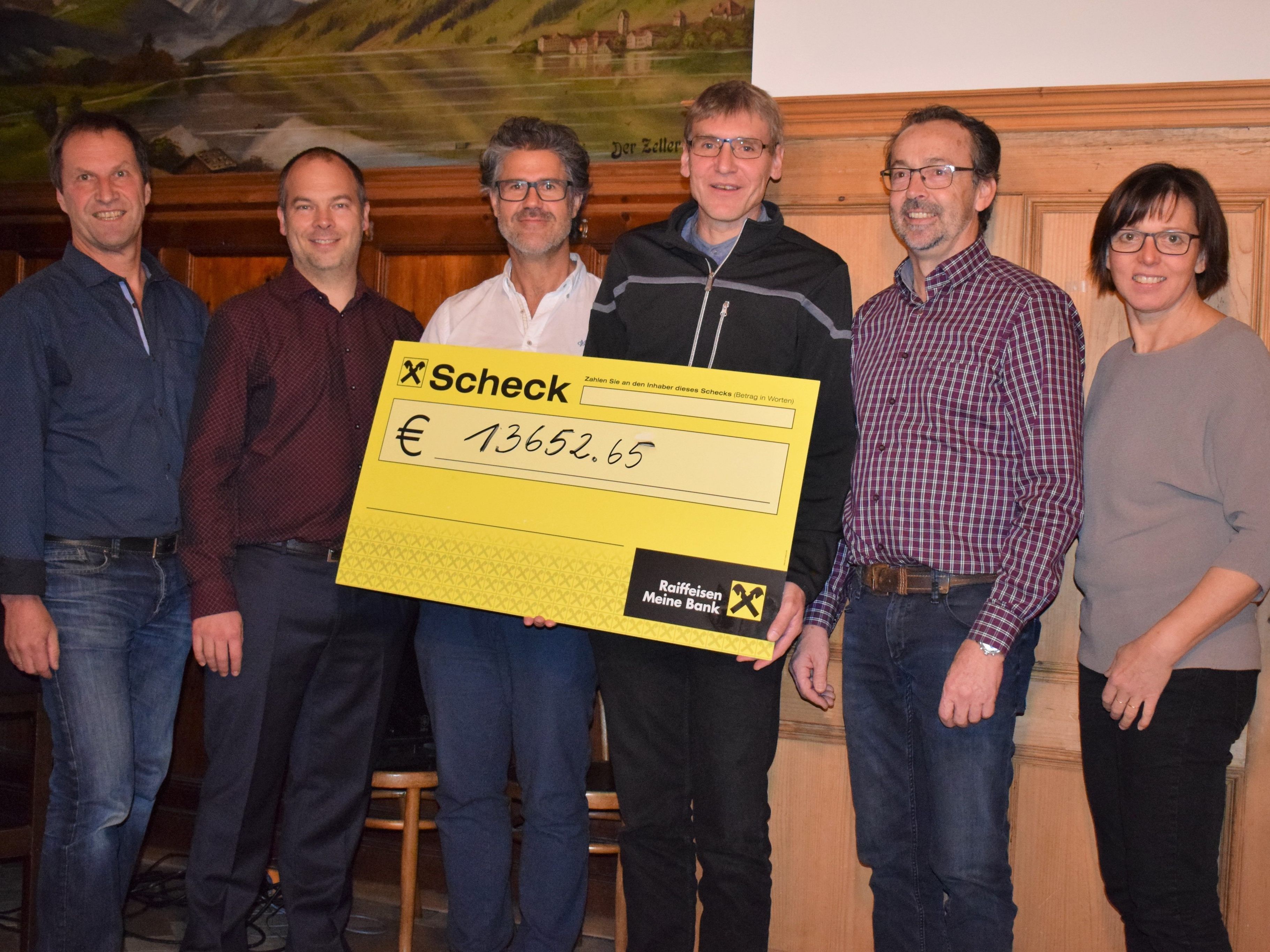 Bei der Scheckübergabe: Edwin Mennel, Mathias Wachter, Dr. Ingo Plötzeneder, Dr. Martin Dorner, Richard Berchtold und Franziska Dür.