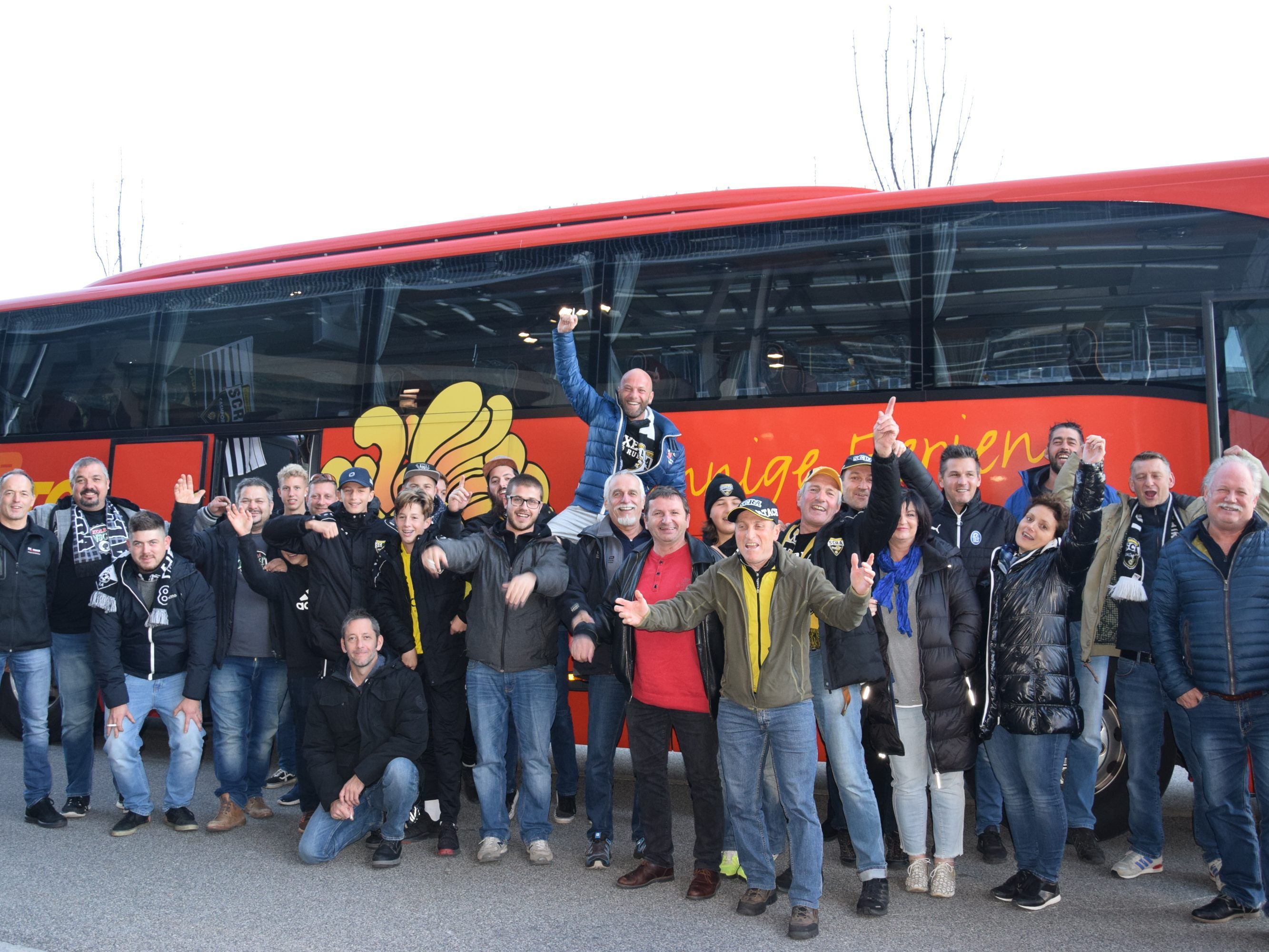 Die Vorfreude auf das Spiel im Tivoli Stadion war groß