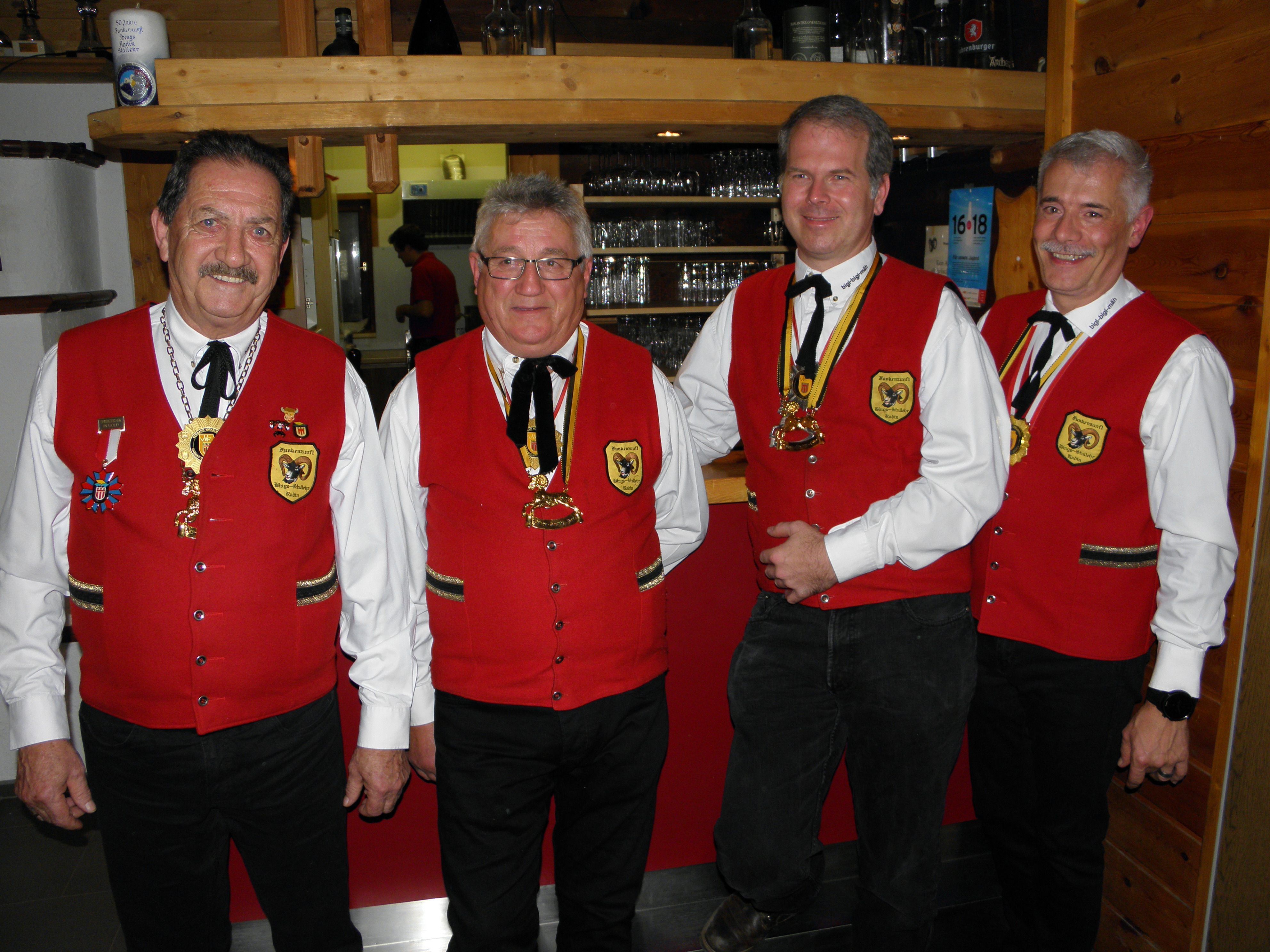 v.li. EM Edmund Bucher, 40 J. Erich Bitschnau, 20 J. Markus Küng, Zunftmeister Joe Fritz v.li. EM Edmund Bucher, 40 J. Erich Bitschnau, 20 J. Markus Küng, Zunftmeister Joe Fritz