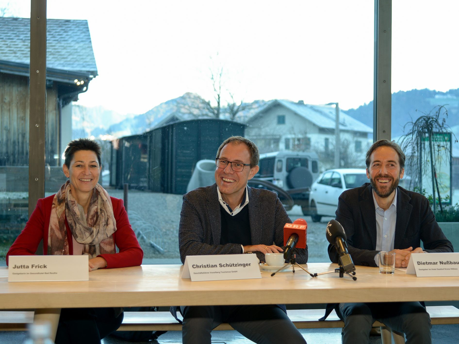 Jutta Frick, Christian Schützinger und Dietmar Nußbaumer beim Pressegespräch vor dem Symposion. Jutta Frick, Christian Schützinger und Dietmar Nußbaumer beim Pressegespräch vor dem Symposion.