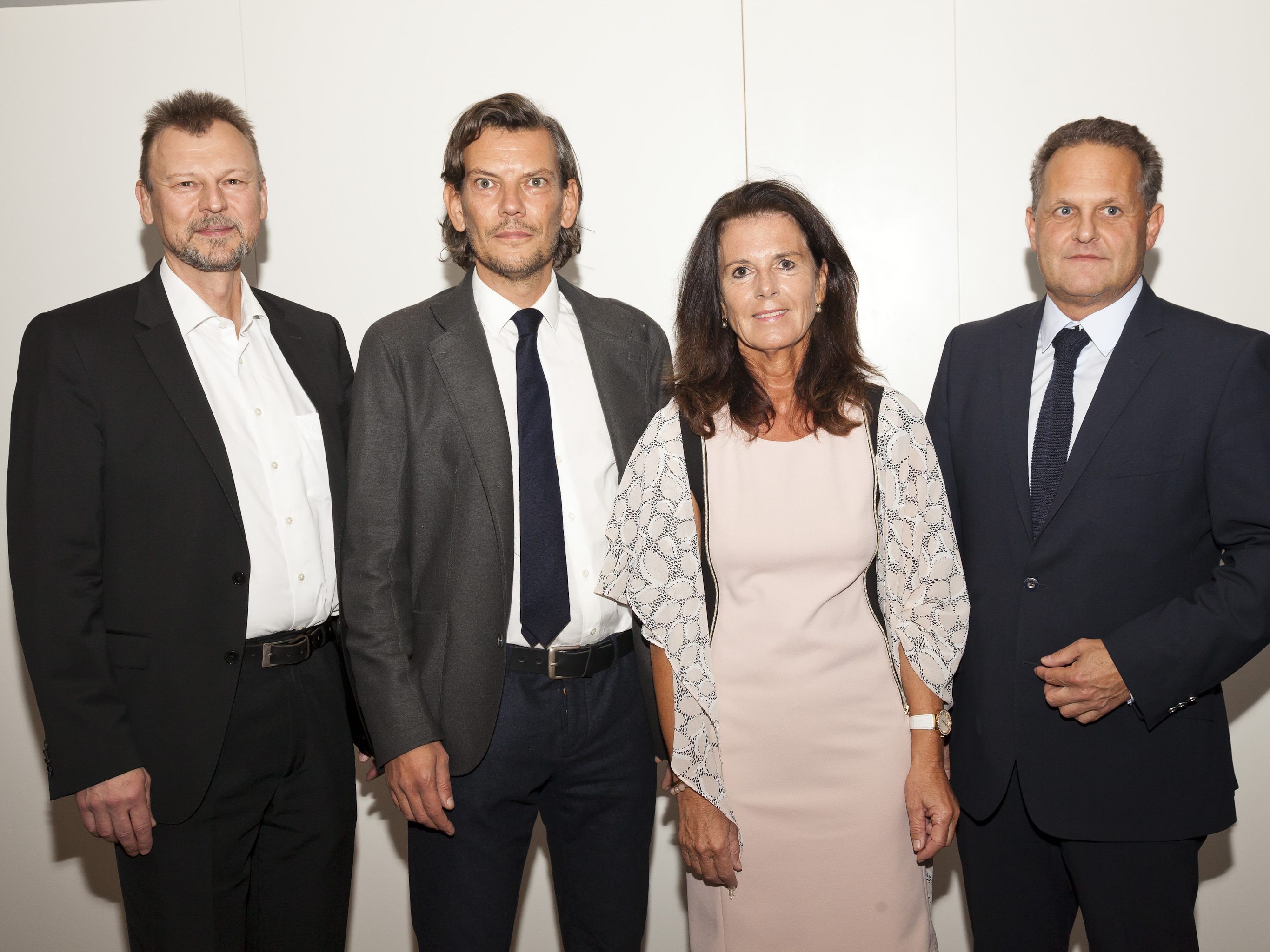 v.l. Geschäftsführer Prim. Dr. Peter Fraunberger, Vlbg. Krankenhaus-Betriebsges.m.b.H., OA Doz. Dr. Michael Osti, Präsident der Gesellschaft der Ärzte in Vorarlberg, Dr. Waltraud Rathgeb, Abteilungsleitung Haftpflichtschäden der Uniqa Versicherung Österreich, Rechtsanwalt Dr. Michael Brandauer. v.l. Geschäftsführer Prim. Dr. Peter Fraunberger, Vlbg. Krankenhaus-Betriebsges.m.b.H., OA Doz. Dr. Michael Osti, Präsident der Gesellschaft der Ärzte in Vorarlberg, Dr. Waltraud Rathgeb, Abteilungsleitung Haftpflichtschäden der Uniqa Versicherung Österreich, Rechtsanwalt Dr. Michael Brandauer.