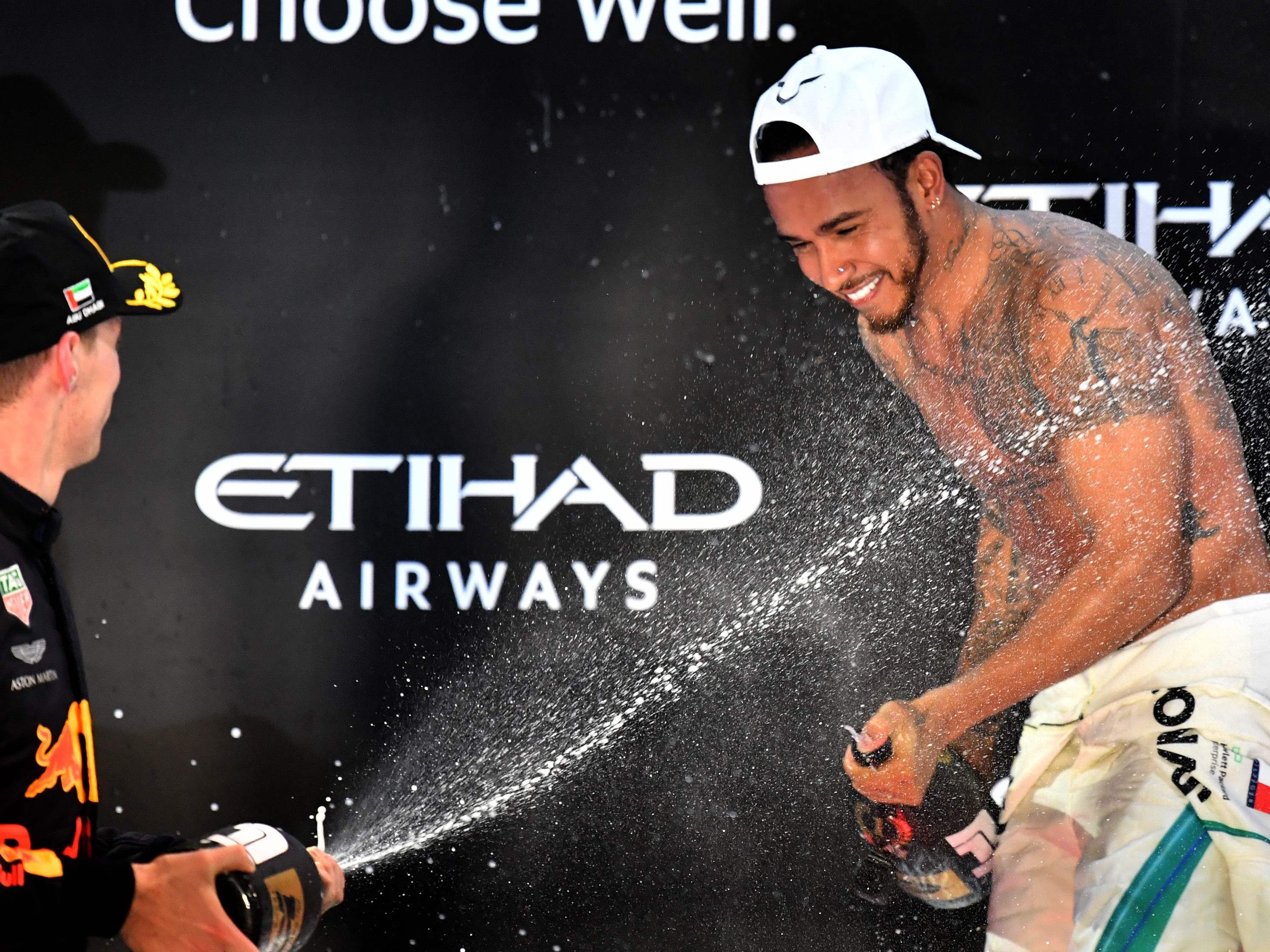 Hamilton in Abu Dhabi vor Vettel und Verstappen.