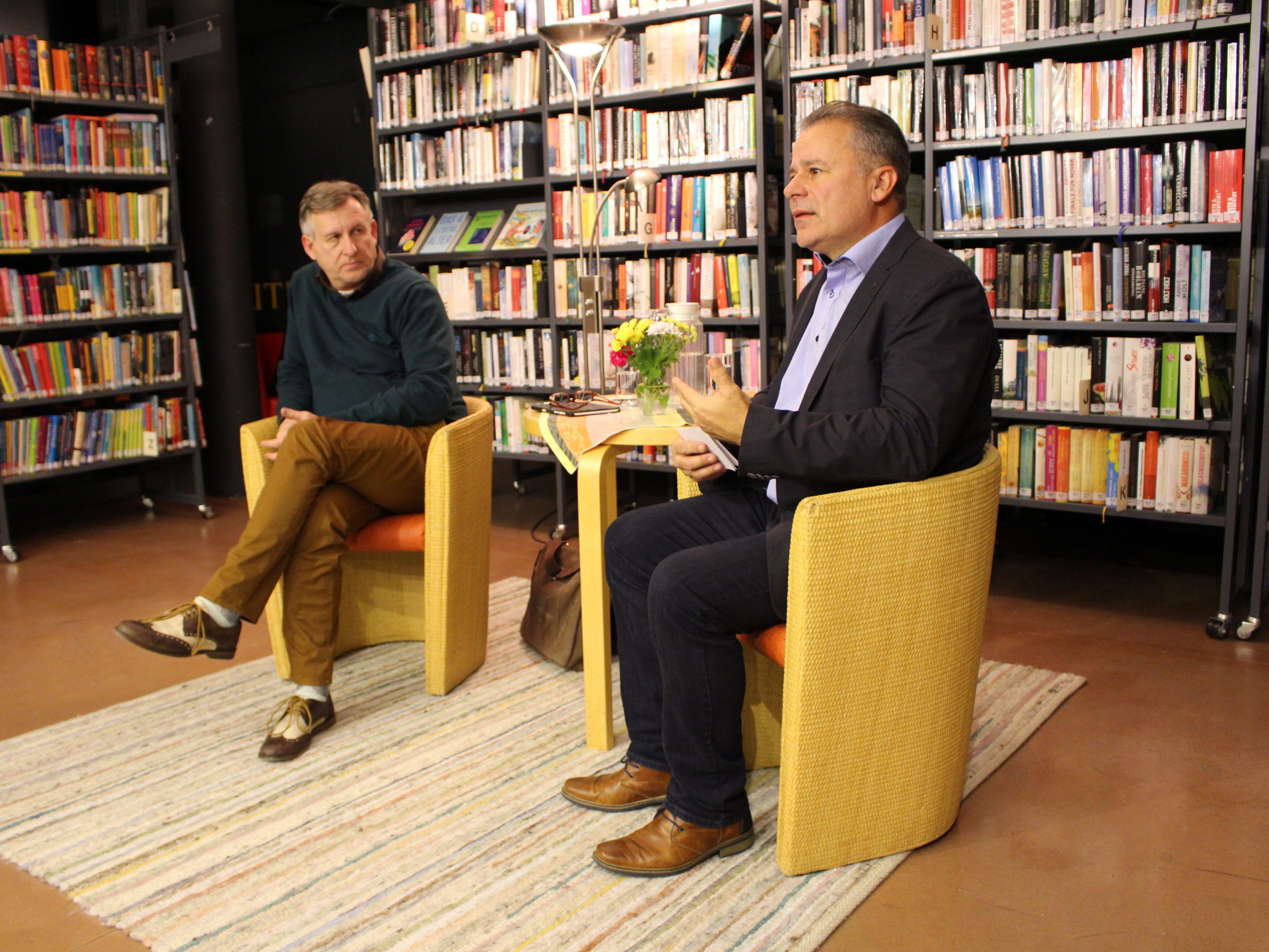 Spannender Vortrag zum Umgang mit Demenz im Alltag in der Gisinger Bibliothek.