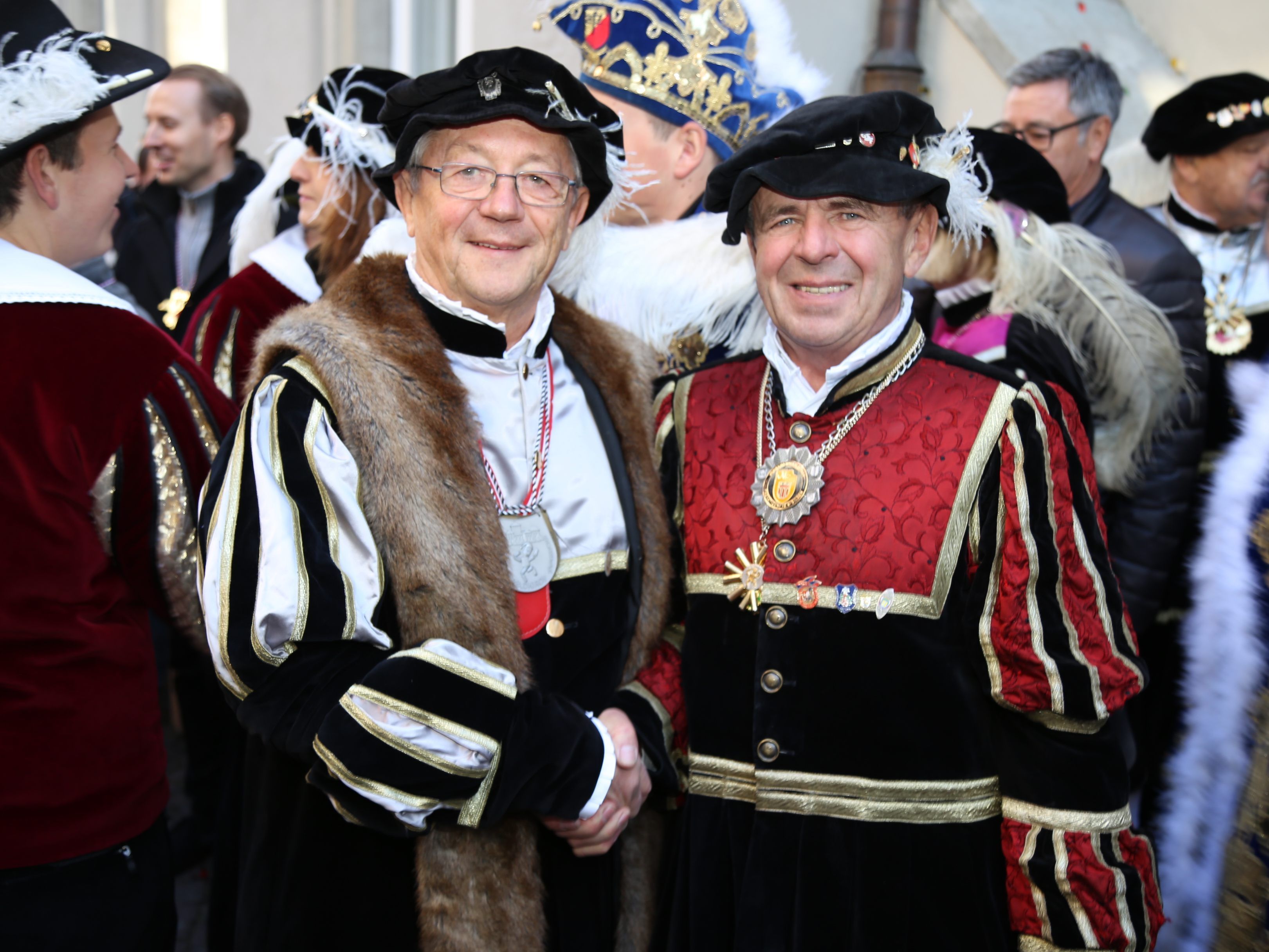 Den Grafenzepter überreicht: Lothar Gallaun mit Neografen Hubert Schwarz.