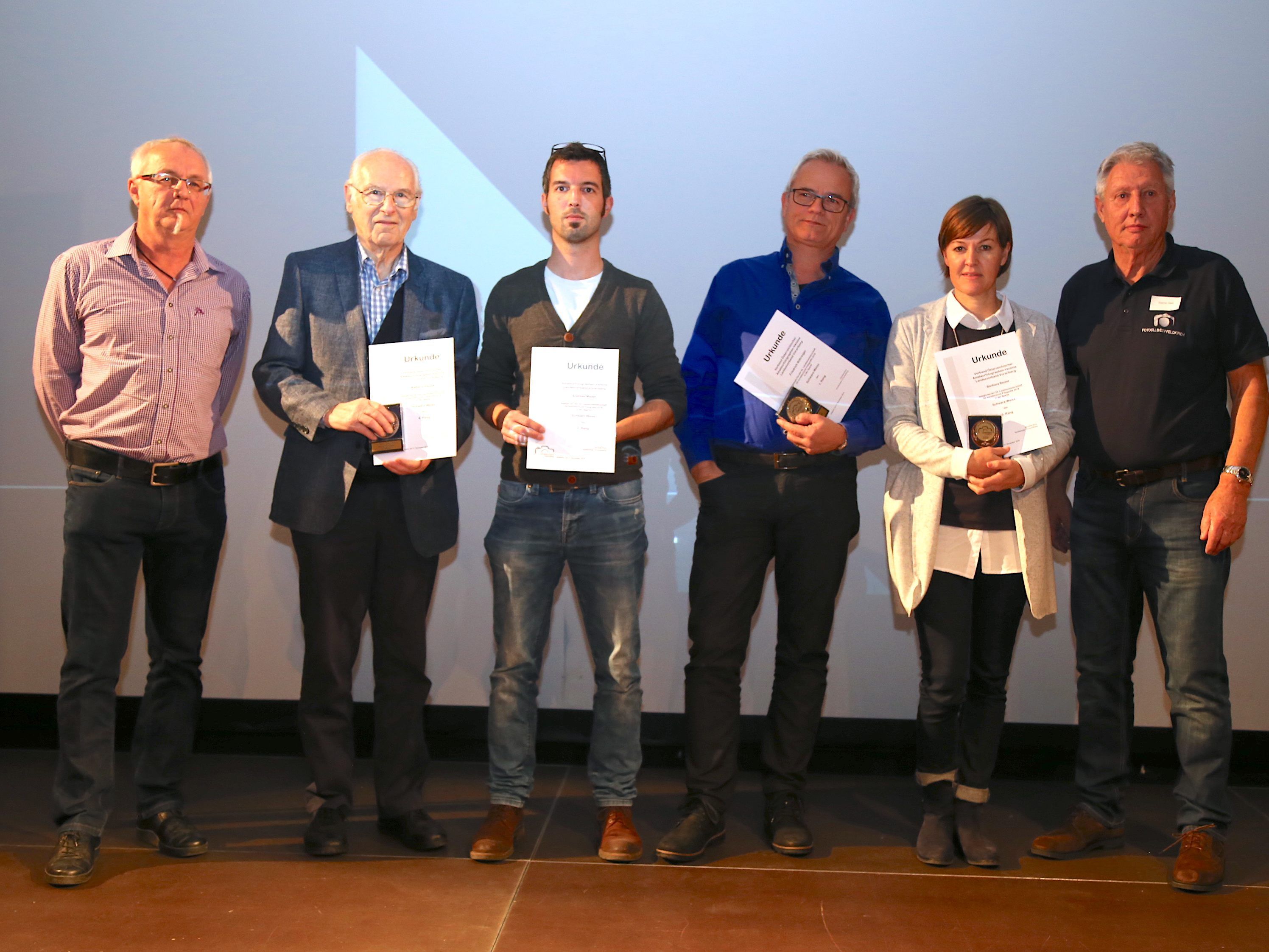 Glückliche Gewinner der Kategorie Schwarz-Weiß.