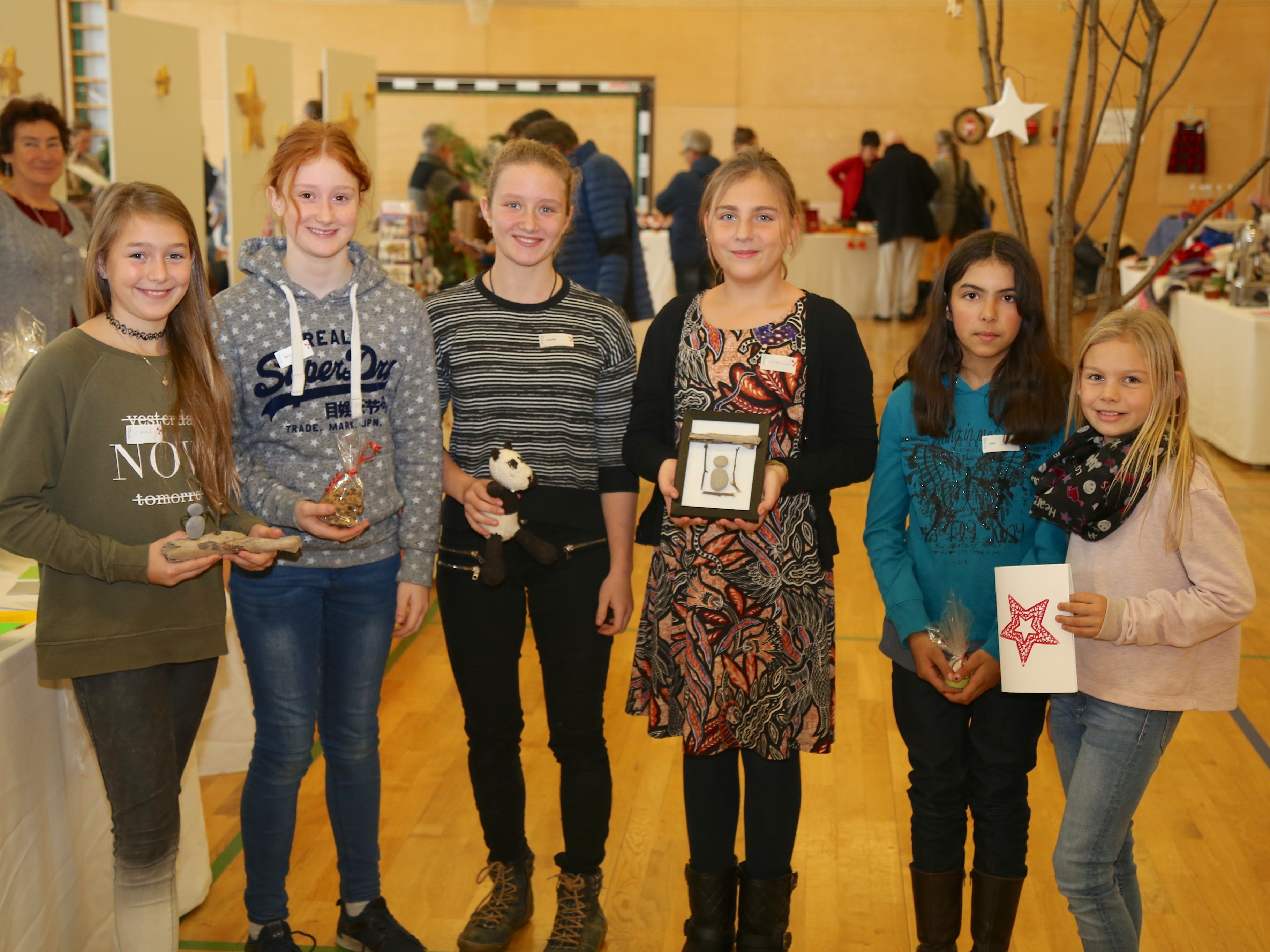 Auch die kleine Händlerinnen Chiara, Martina, Angelika, Carolina, Lucia und Maria hatten ihren Spaß. Auch die kleine Händlerinnen Chiara, Martina, Angelika, Carolina, Lucia und Maria hatten ihren Spaß.