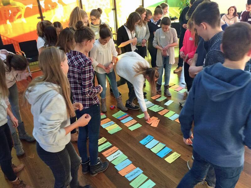 Mit verschiedenen Formaten werden Jugendliche in die Gemeindeentwicklung miteingebunden. Mit verschiedenen Formaten werden Jugendliche in die Gemeindeentwicklung miteingebunden.