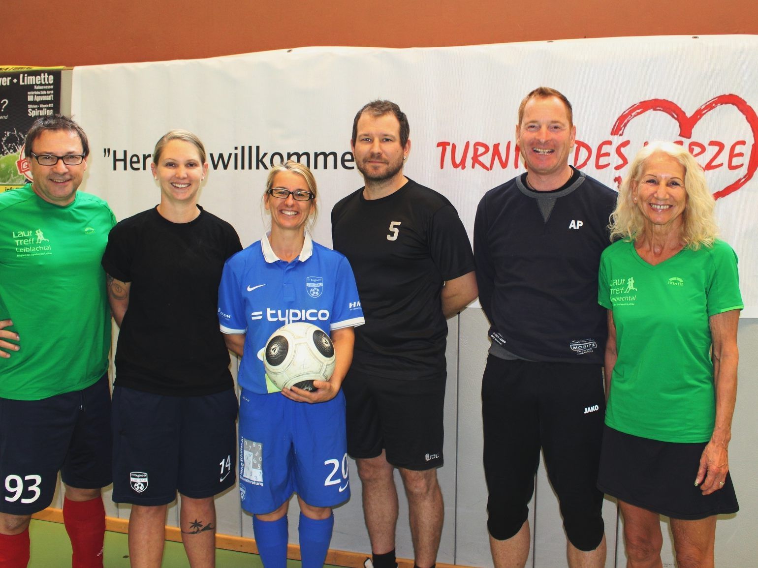 Spaß am Fußballspielen und der gute Zweck stehen beim „Turnier des Herzens 2018“ in der Sporthalle Lochau im Mittelpunkt. Spaß am Fußballspielen und der gute Zweck stehen beim „Turnier des Herzens 2018“ in der Sporthalle Lochau im Mittelpunkt.