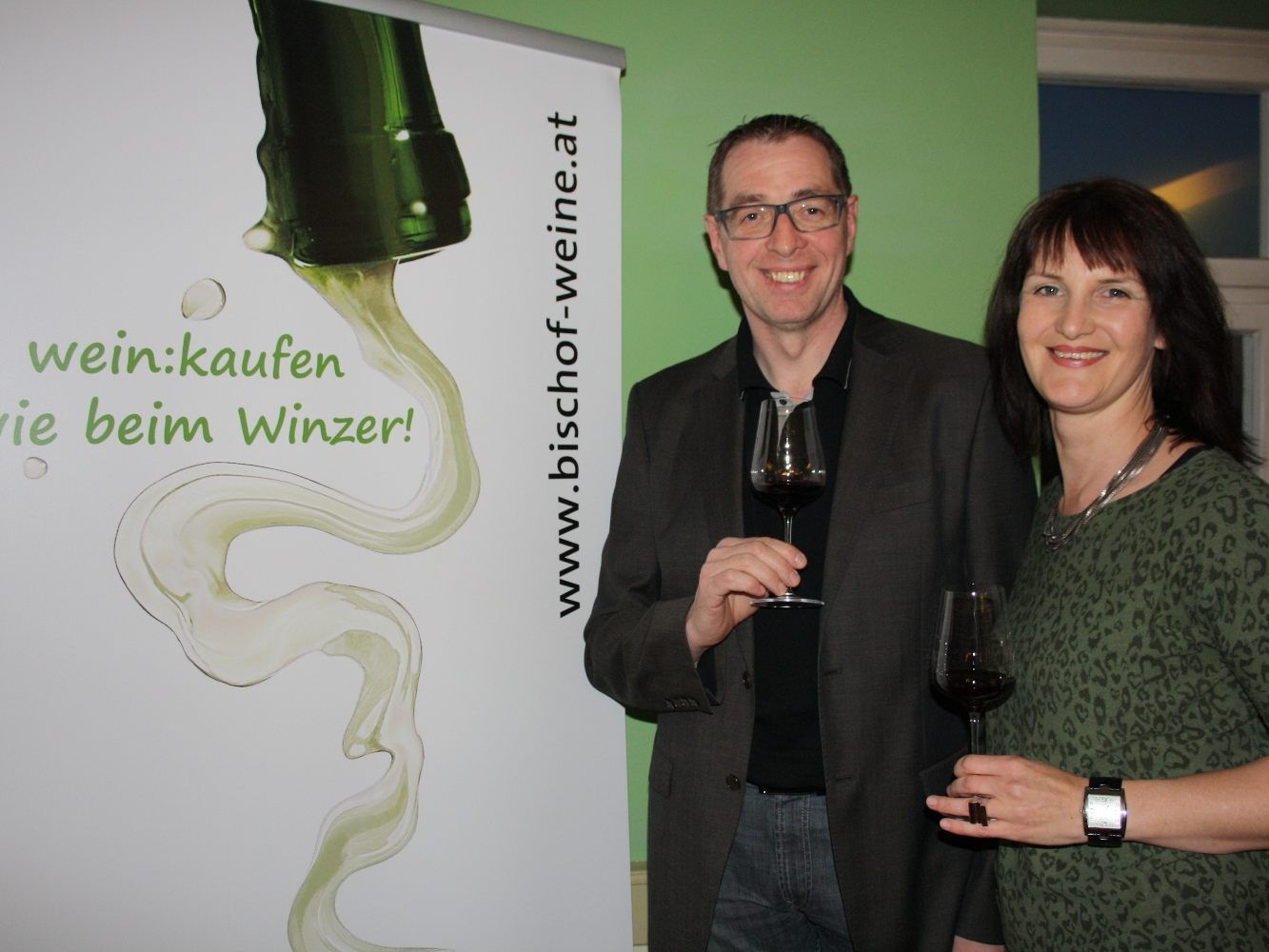 Andrea Sinz und Herbert Bischof laden mit ihren Partnern am Samstag, 24. November, von 15 bis 19 Uhr zur „Wein Genuss HOCH 4“ in den hauseigenen Weinstadl in Klaus ein.