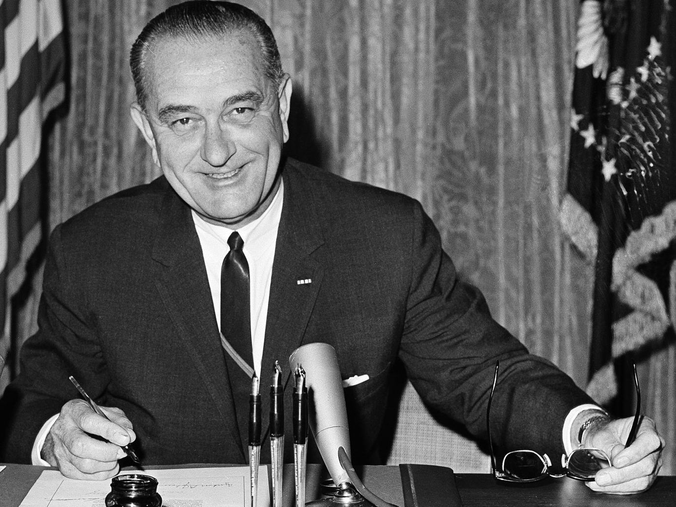 Am 1. November 1968 ließ Lyndon B. Johnson die Bombardierung von Nordvietnam einstellen.