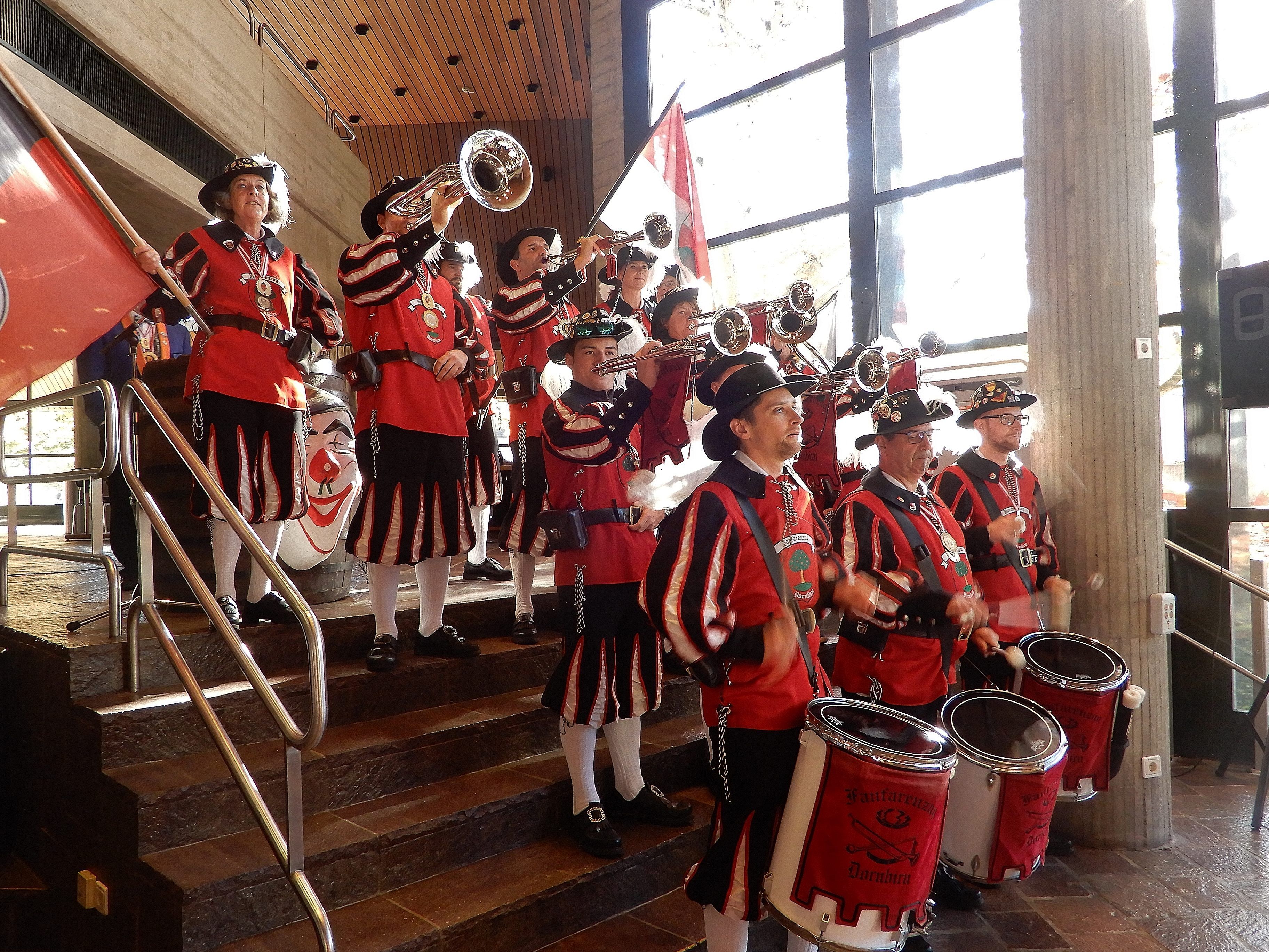 Der Fanfarenzug Dornbirn läutete den Fasching gebührend und lautstark ein.