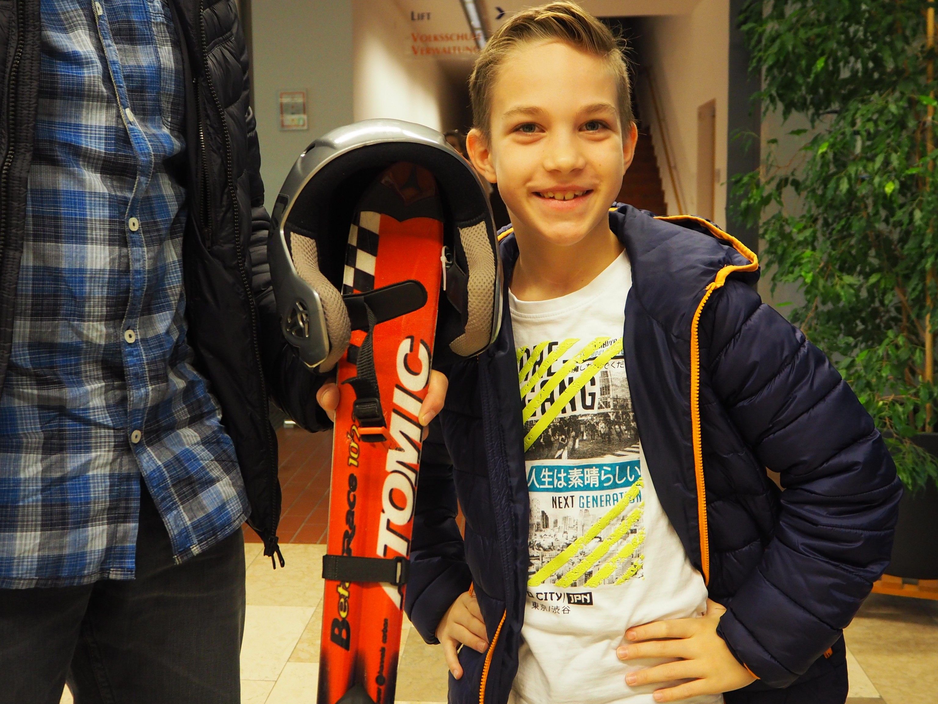 Leon hat einen neuen Ski gefunden