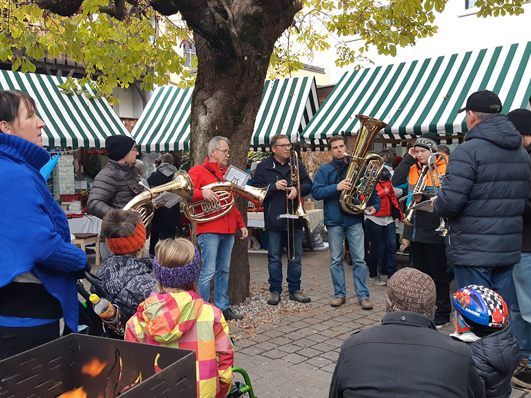 Weihnachtliches Flair am Weihnachtsmarkt „Heiliger Bimbam“ Weihnachtliches Flair am Weihnachtsmarkt „Heiliger Bimbam“