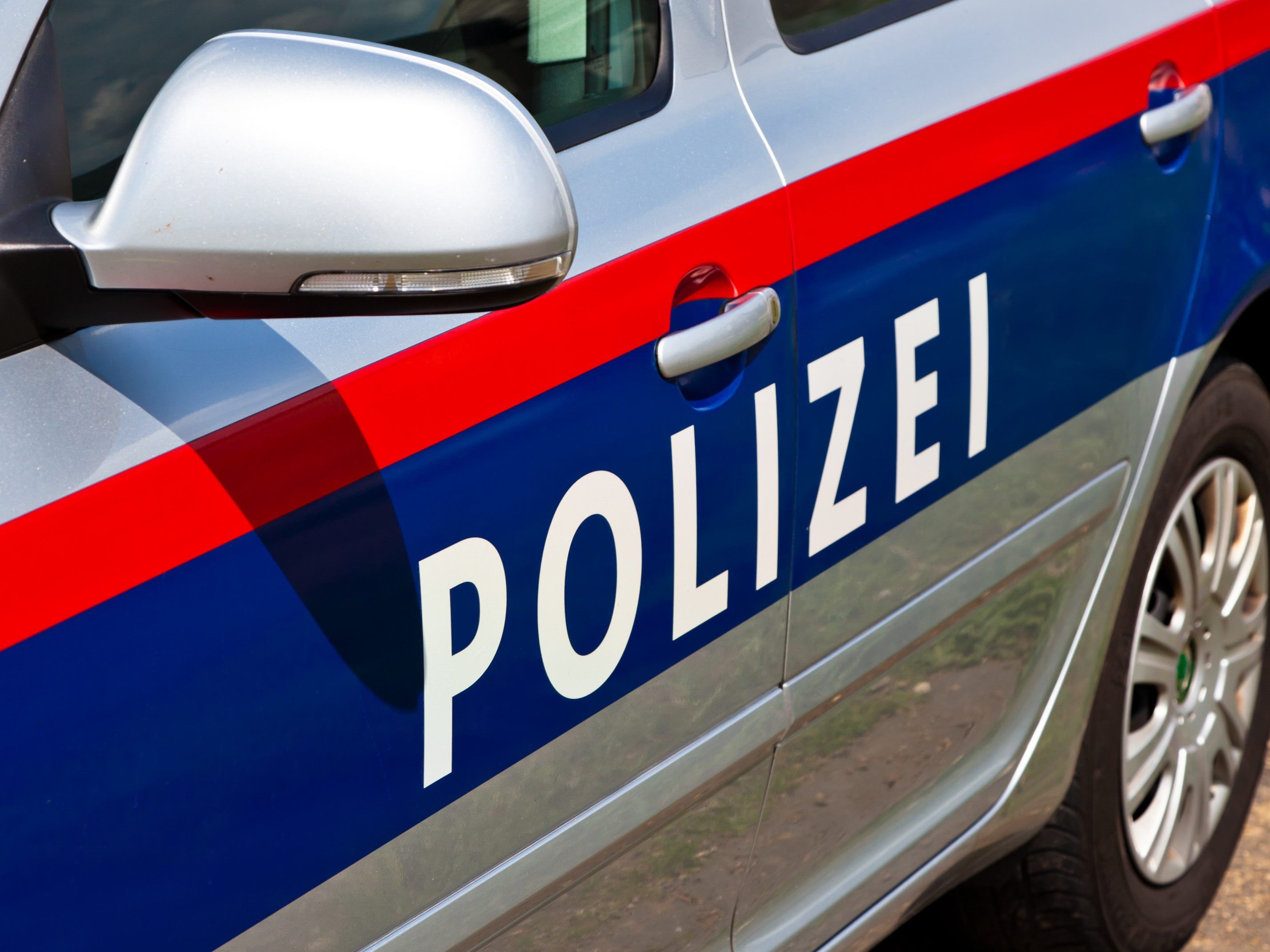Anzahl der beschädigten Autos und Höhe des Schadens ist noch nicht bekannt.