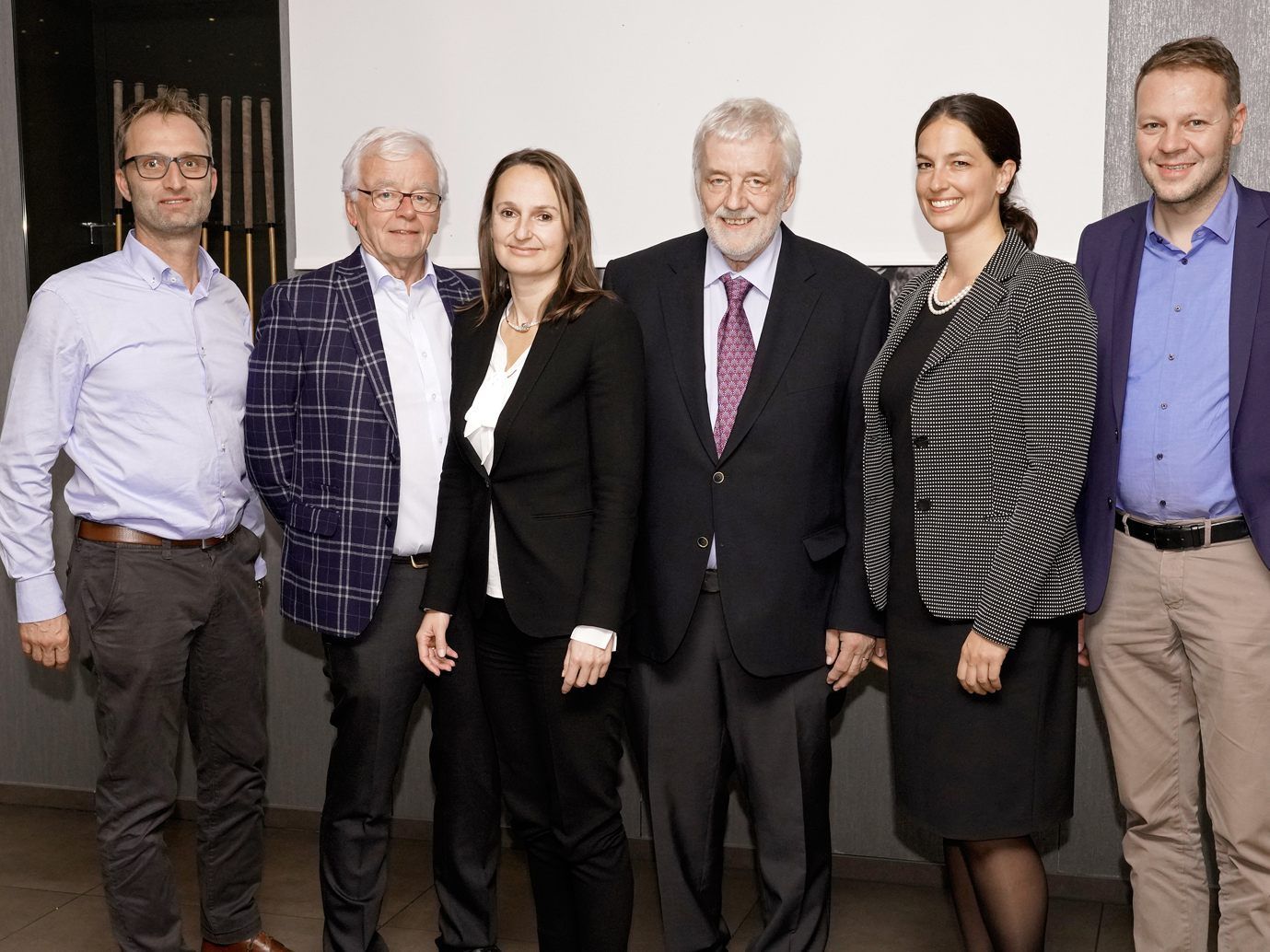 Gerhard Marte (Geschäftsführung Fries), Martin Rhomberg (Gesellschafter Fries), Sylvia Hofinger (Fachverband der Chemischen Industrie Österreichs), Thomas Rhomberg, Katharina Rhomberg, Gerhard Bertsch (Geschäftsführung Fries). Gerhard Marte (Geschäftsführung Fries), Martin Rhomberg (Gesellschafter Fries), Sylvia Hofinger (Fachverband der Chemischen Industrie Österreichs), Thomas Rhomberg, Katharina Rhomberg, Gerhard Bertsch (Geschäftsführung Fries).