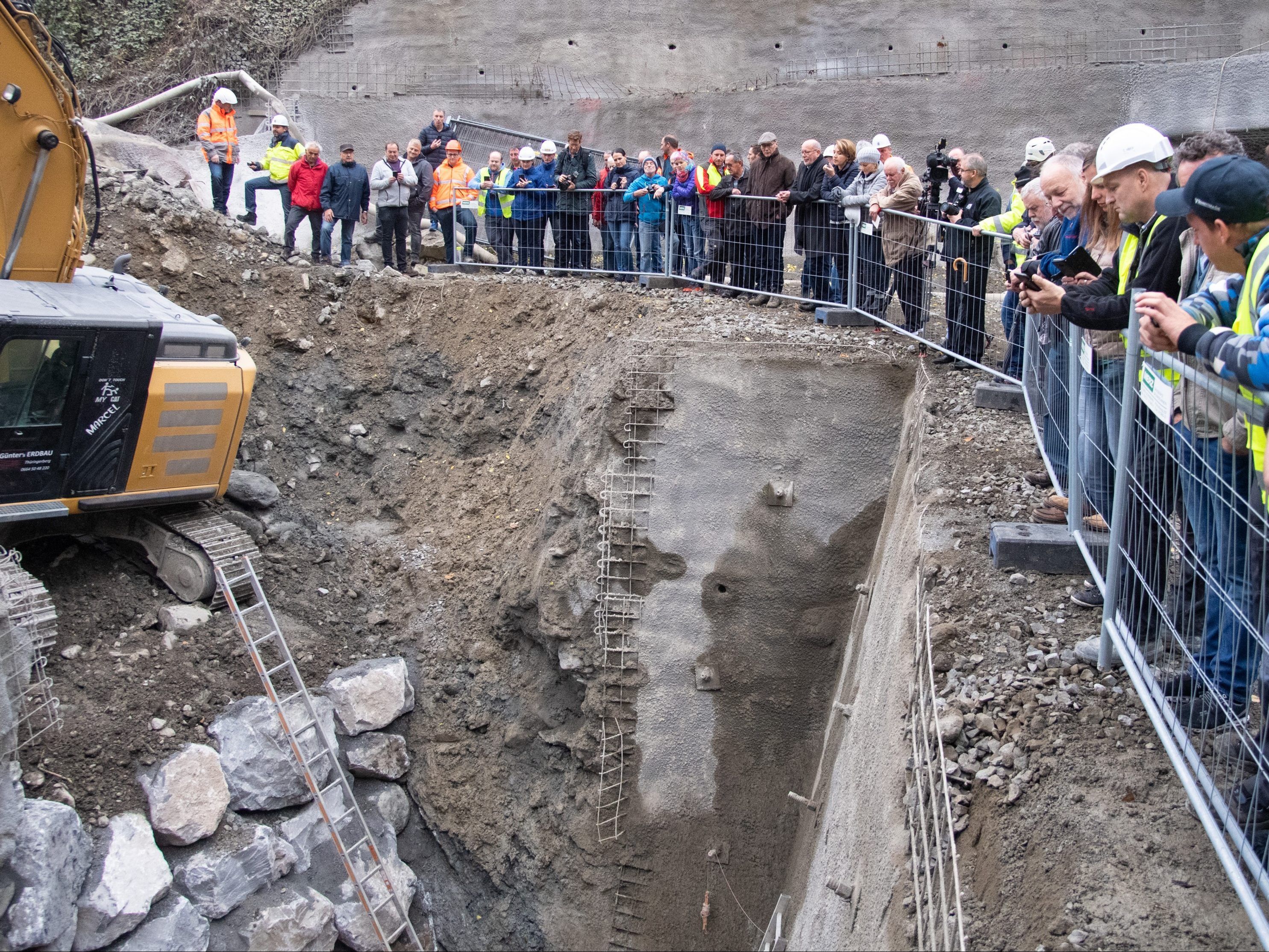 Durch den neuen Zanzenbergstollen soll in Zukunft Hochwasser direkt von aus dem Steinebach in die Dornbirner Ache geleitet werden. Durch den neuen Zanzenbergstollen soll in Zukunft Hochwasser direkt von aus dem Steinebach in die Dornbirner Ache geleitet werden.