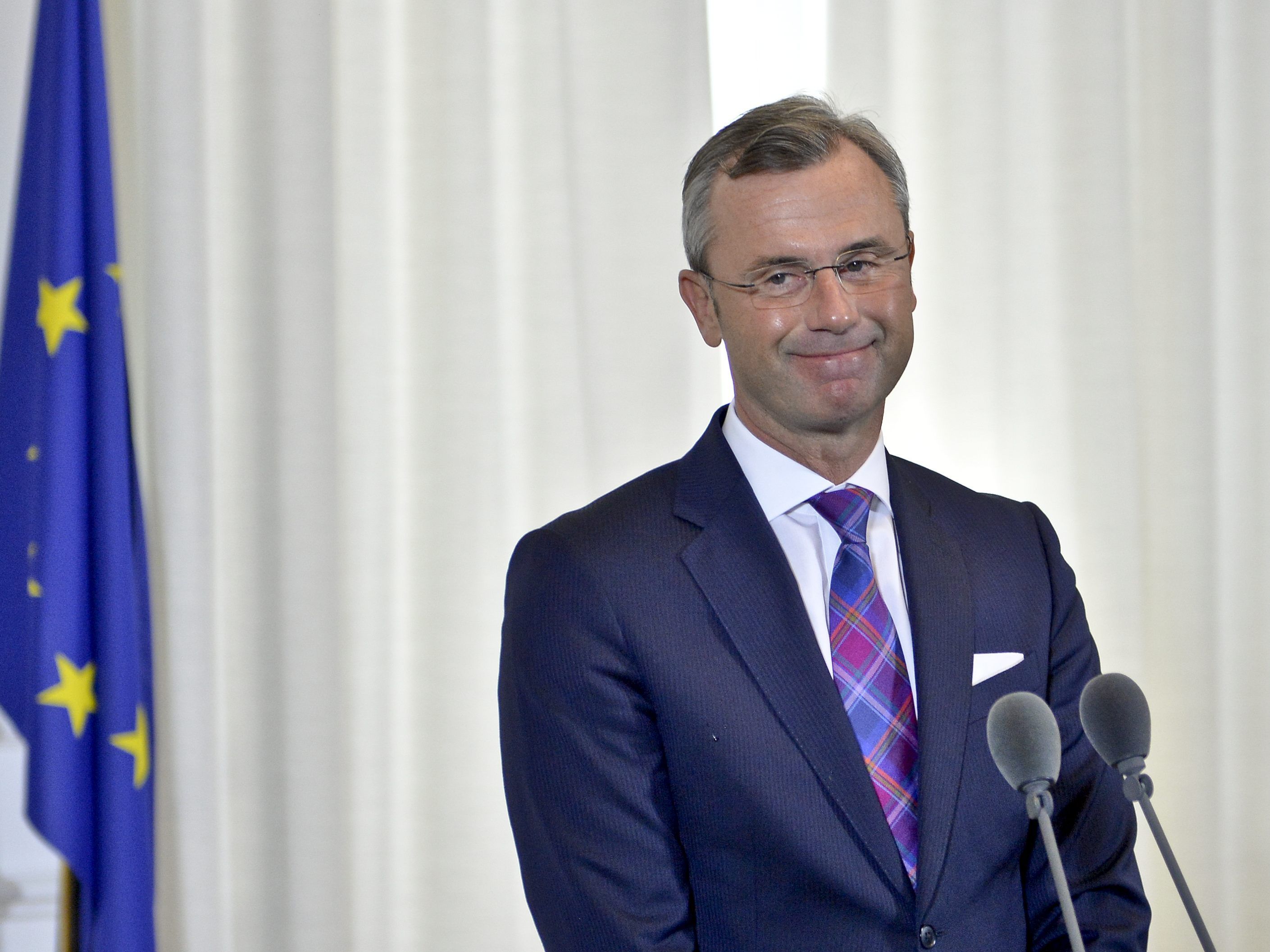 Norbert Hofer ist "not amused" mit dem Ali-Video. Norbert Hofer ist "not amused" mit dem Ali-Video.