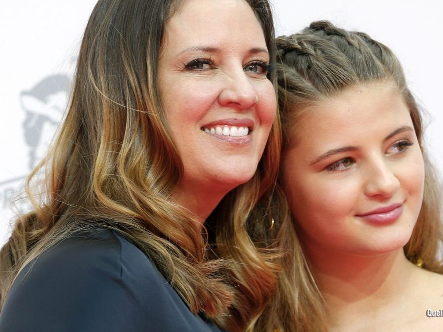 Dana und Emma Schweiger mussten vor den Waldbränden in Malibu fliehen. Dana und Emma Schweiger mussten vor den Waldbränden in Malibu fliehen.