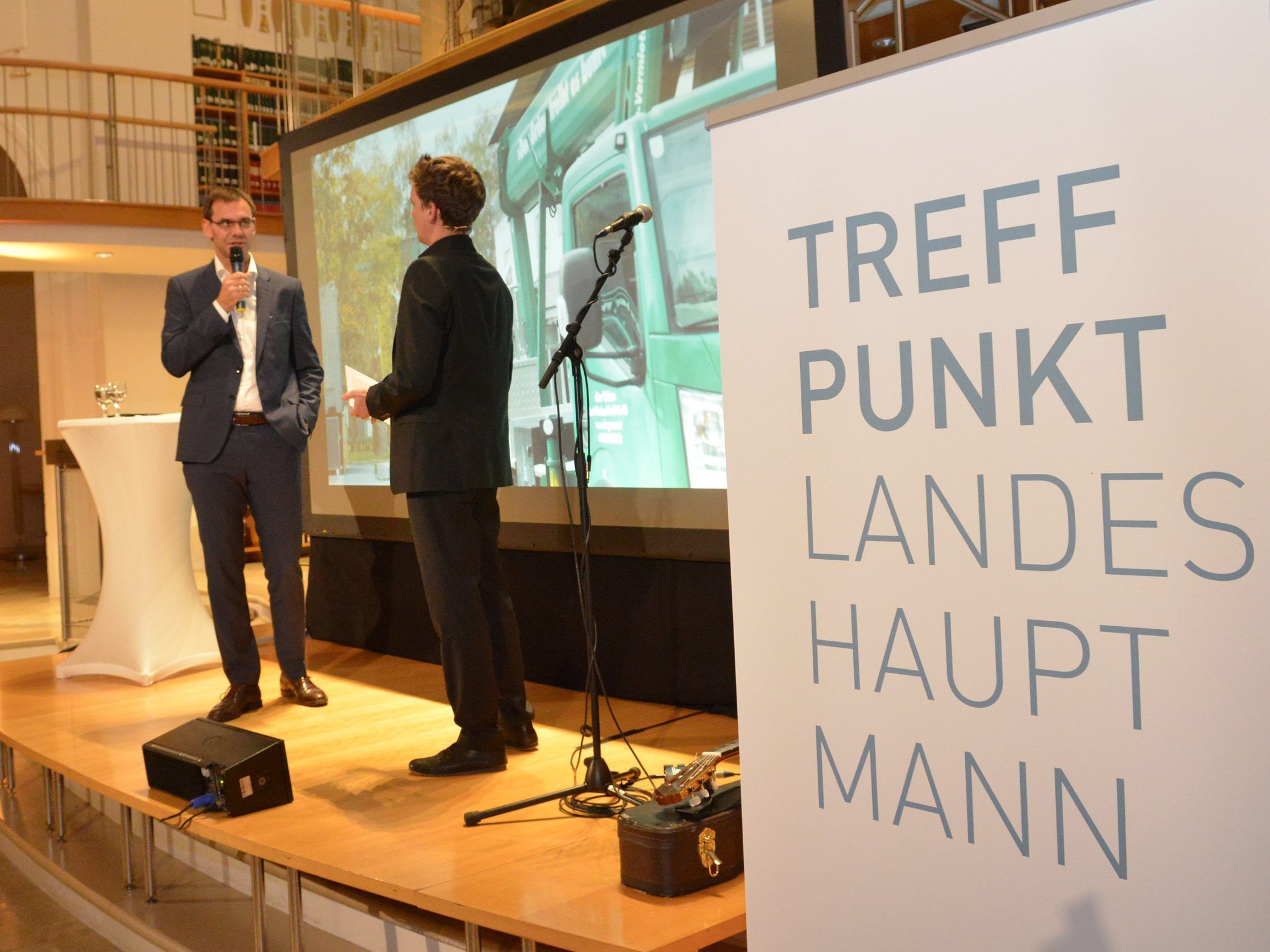 Landeshauptmann Wallner begrüßte im Kuppelsaal der Landesbibliothek engagierte Frauen und Männer aus allen Bereichen der Gesellschaft Landeshauptmann Wallner begrüßte im Kuppelsaal der Landesbibliothek engagierte Frauen und Männer aus allen Bereichen der Gesellschaft