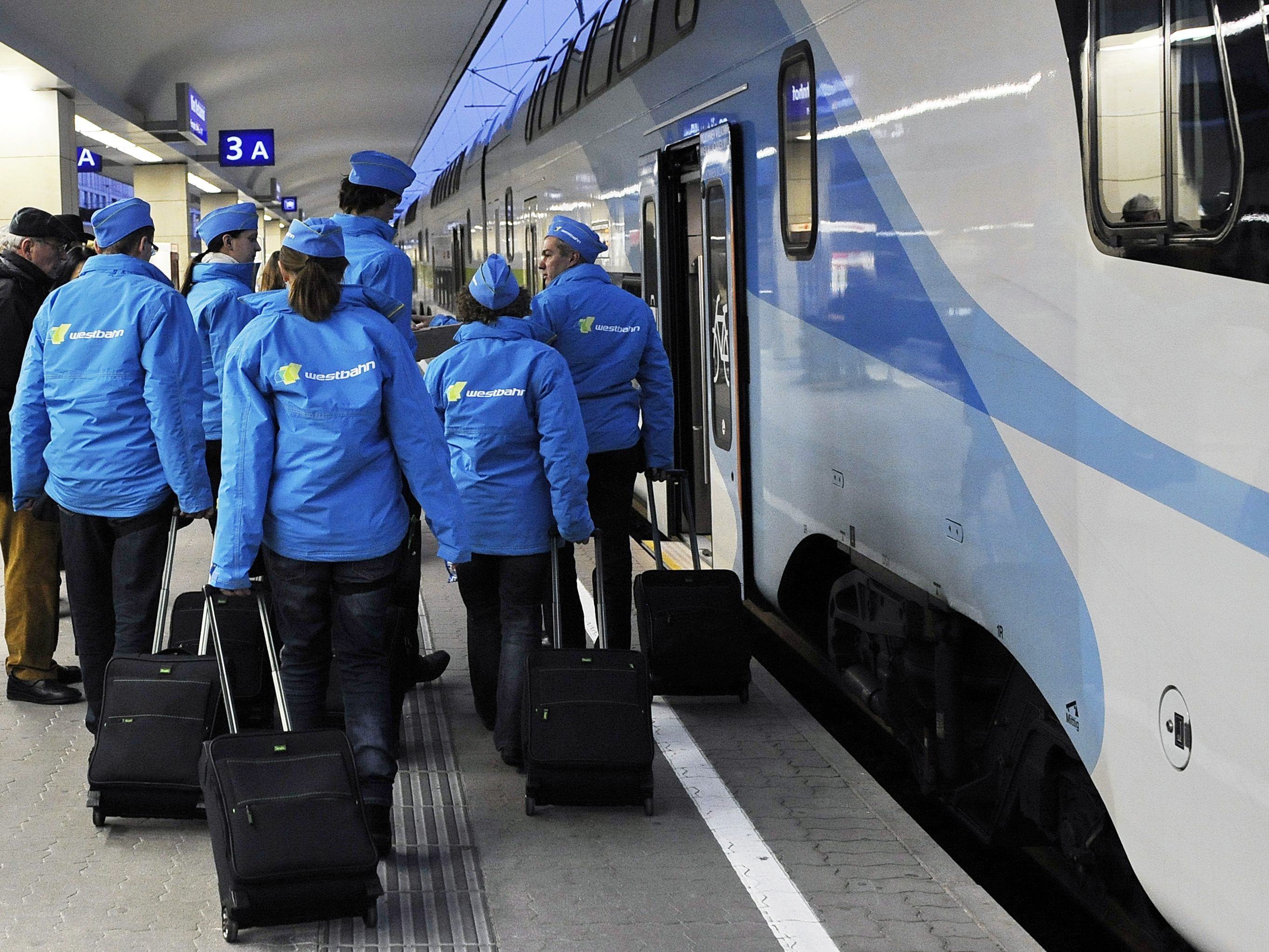 Auch die Westbahnmitarbeiter streiken am Montag.
