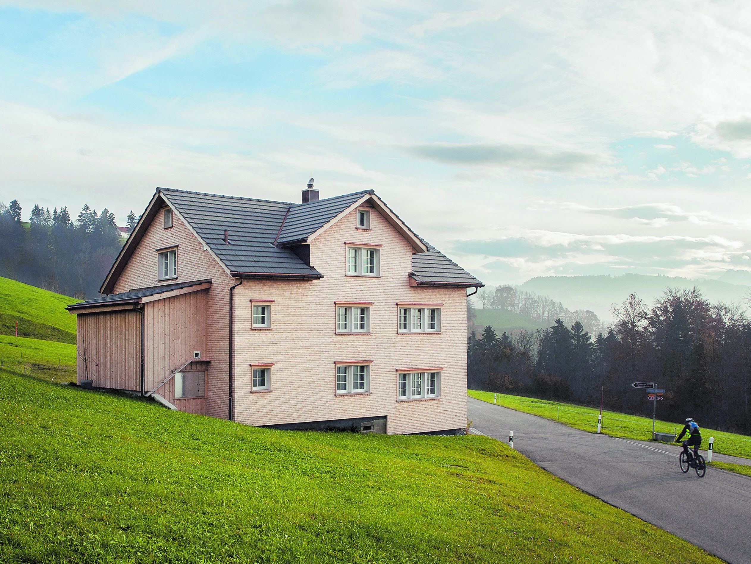 Mit viel Fingerspitzengefühl machten firm Architekten ein altes Appenzellerhaus wieder wohnlich