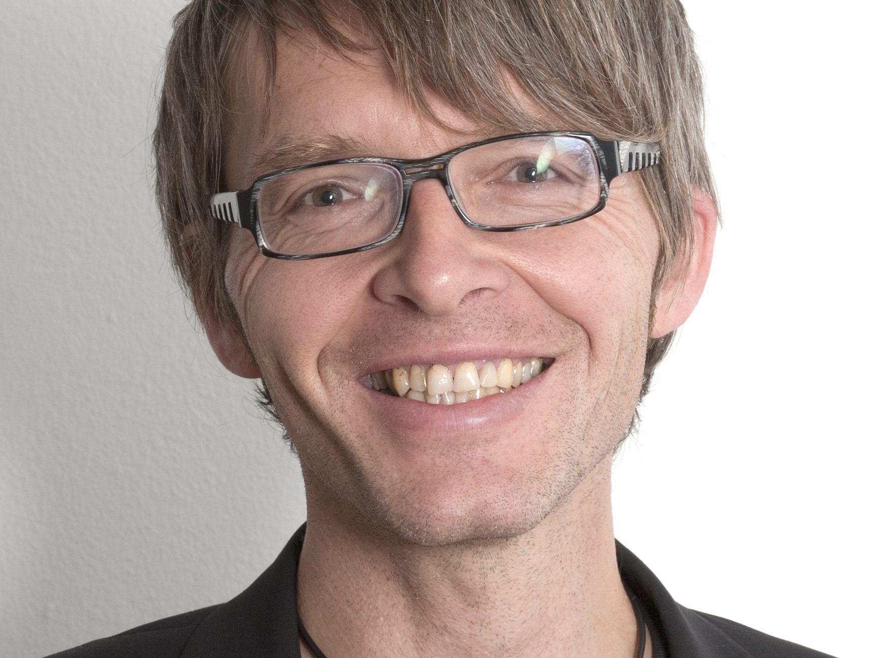 Autor Alexander Jehle gestaltet gemeinsam mit Tamara Jehle und Angela Mair eine Lesung in Bludesch.